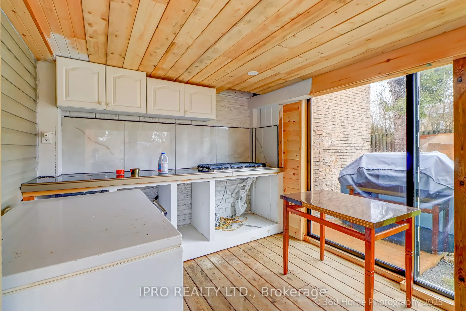 109 Thickson Road S
