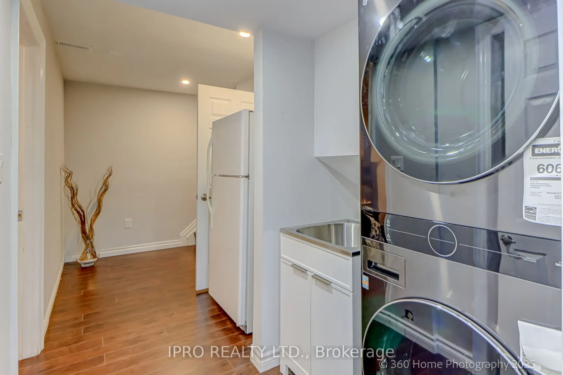 109 Thickson Road S
