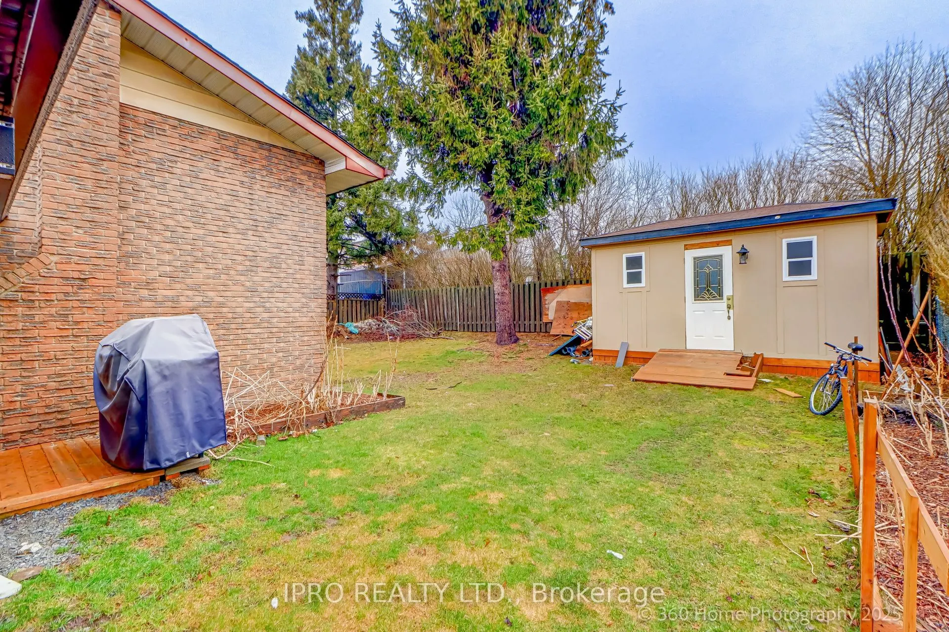 109 Thickson Road S