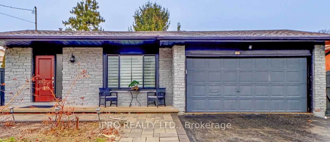 109 Thickson Road S