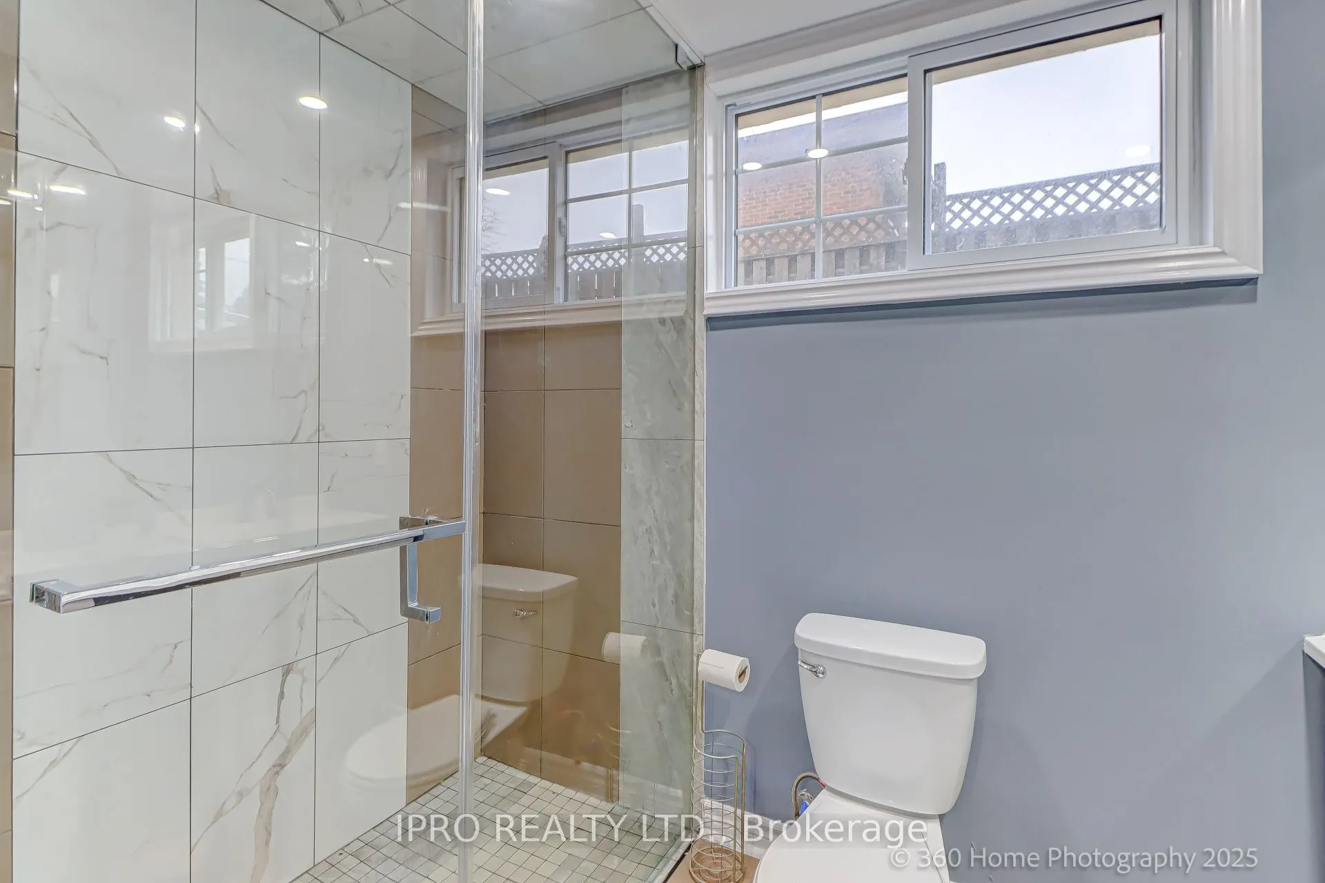 109 Thickson Road S