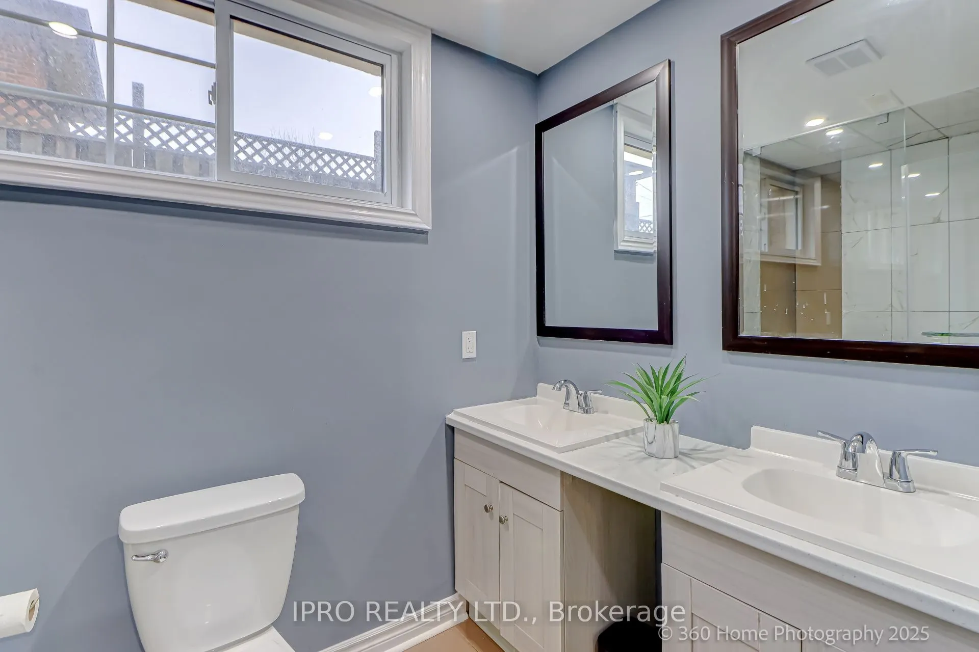 109 Thickson Road S