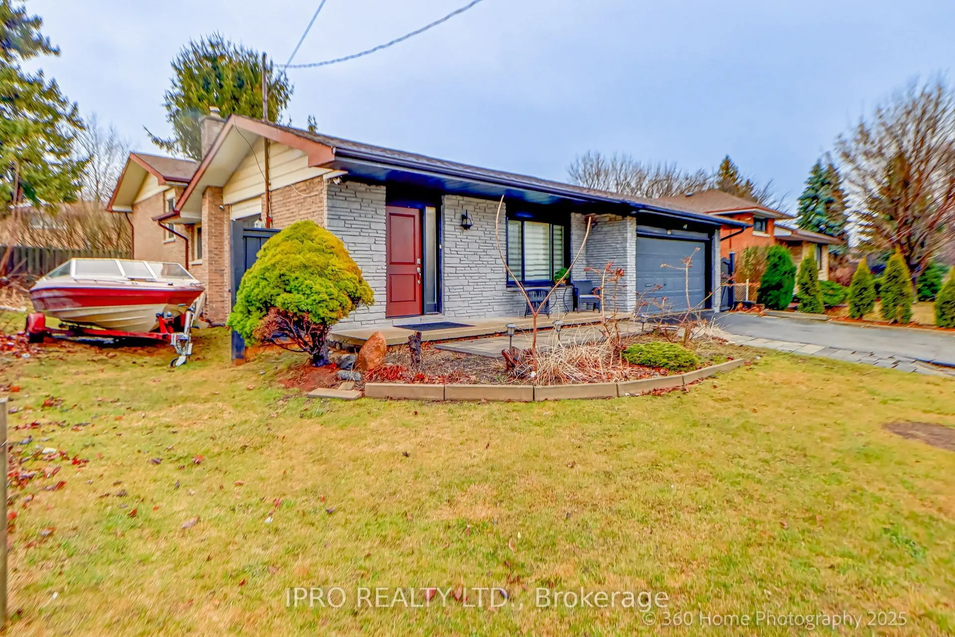 109 Thickson Road S