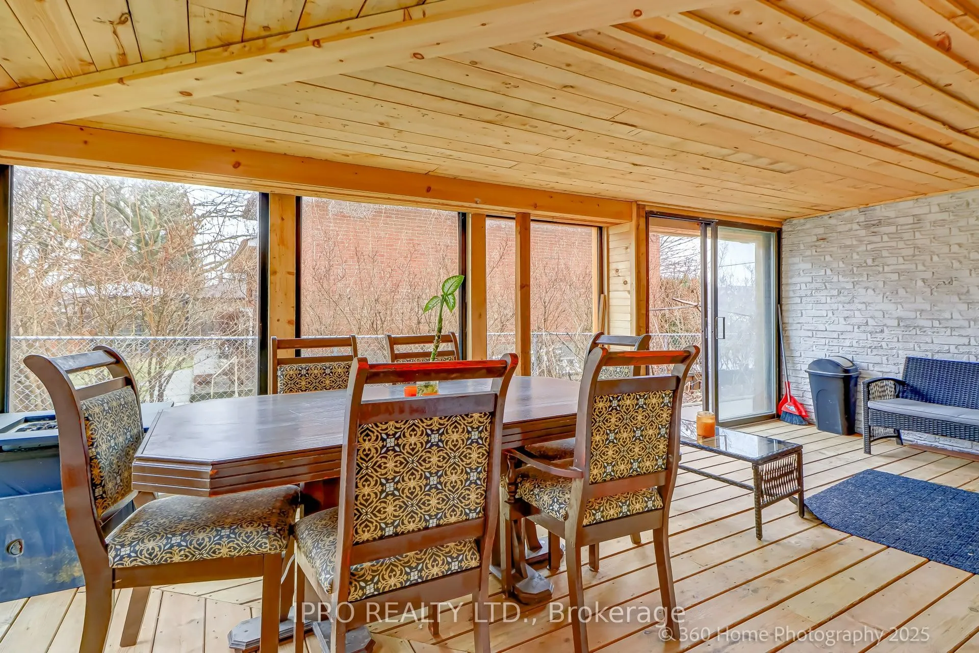 109 Thickson Road S