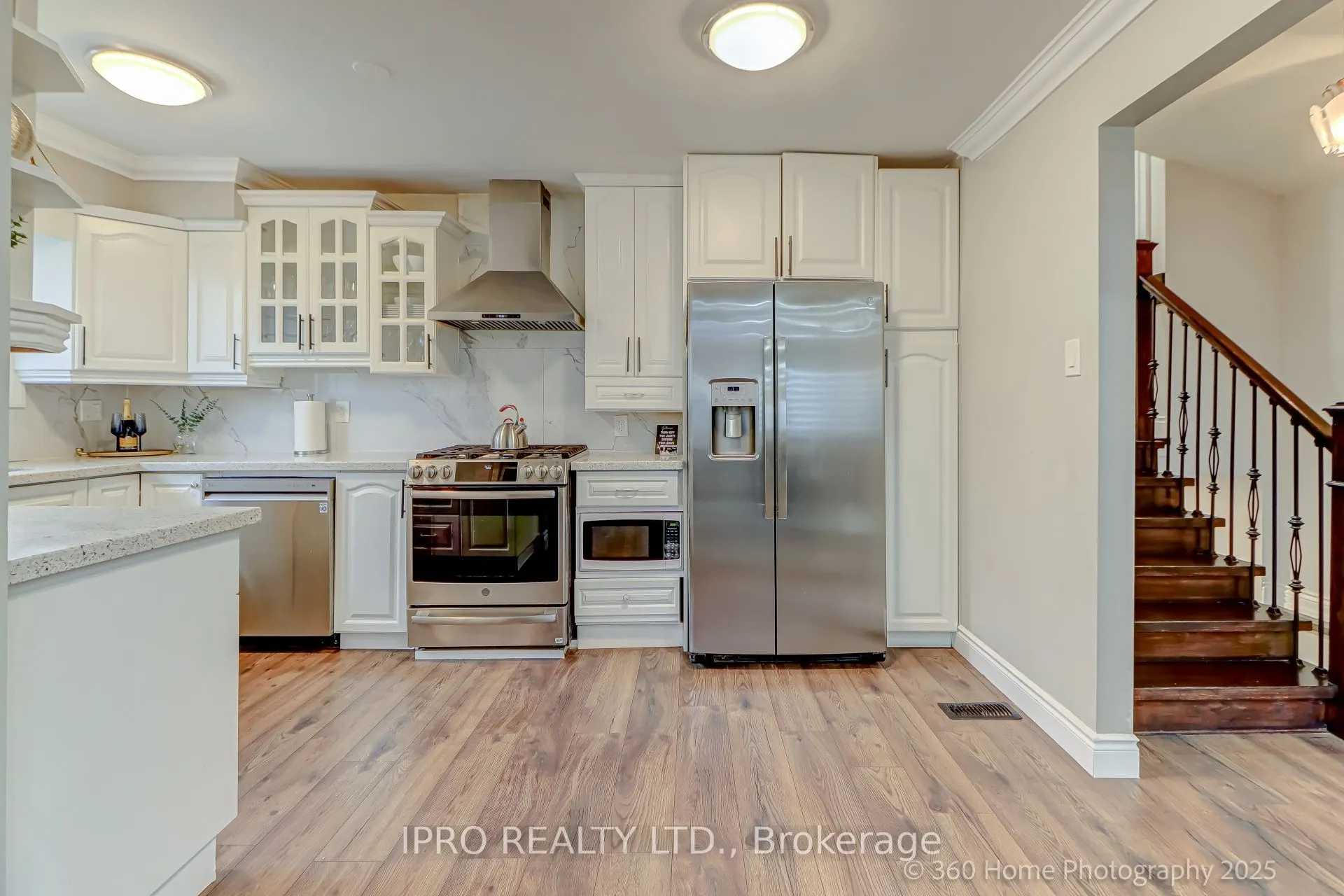109 Thickson Road S