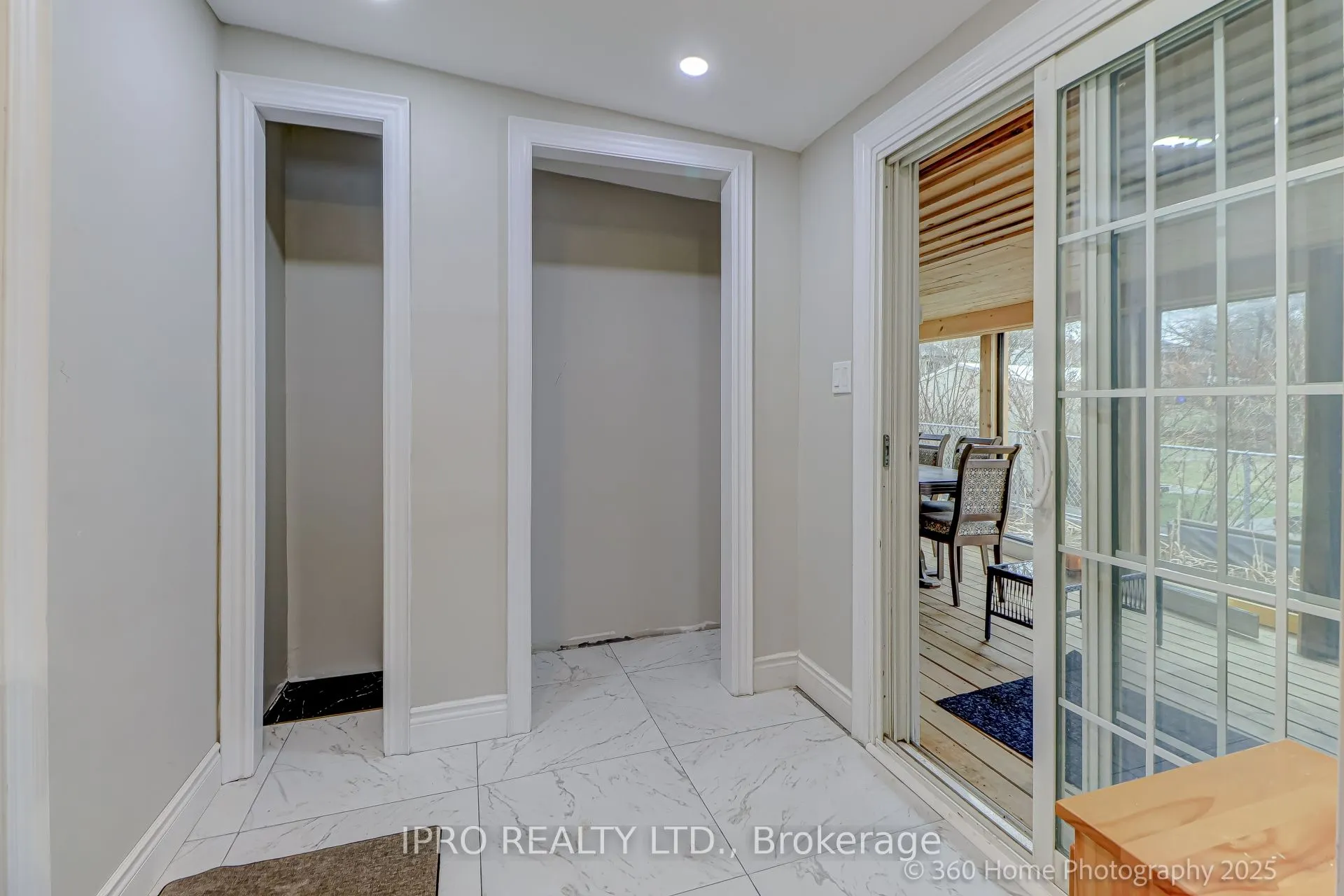 109 Thickson Road S