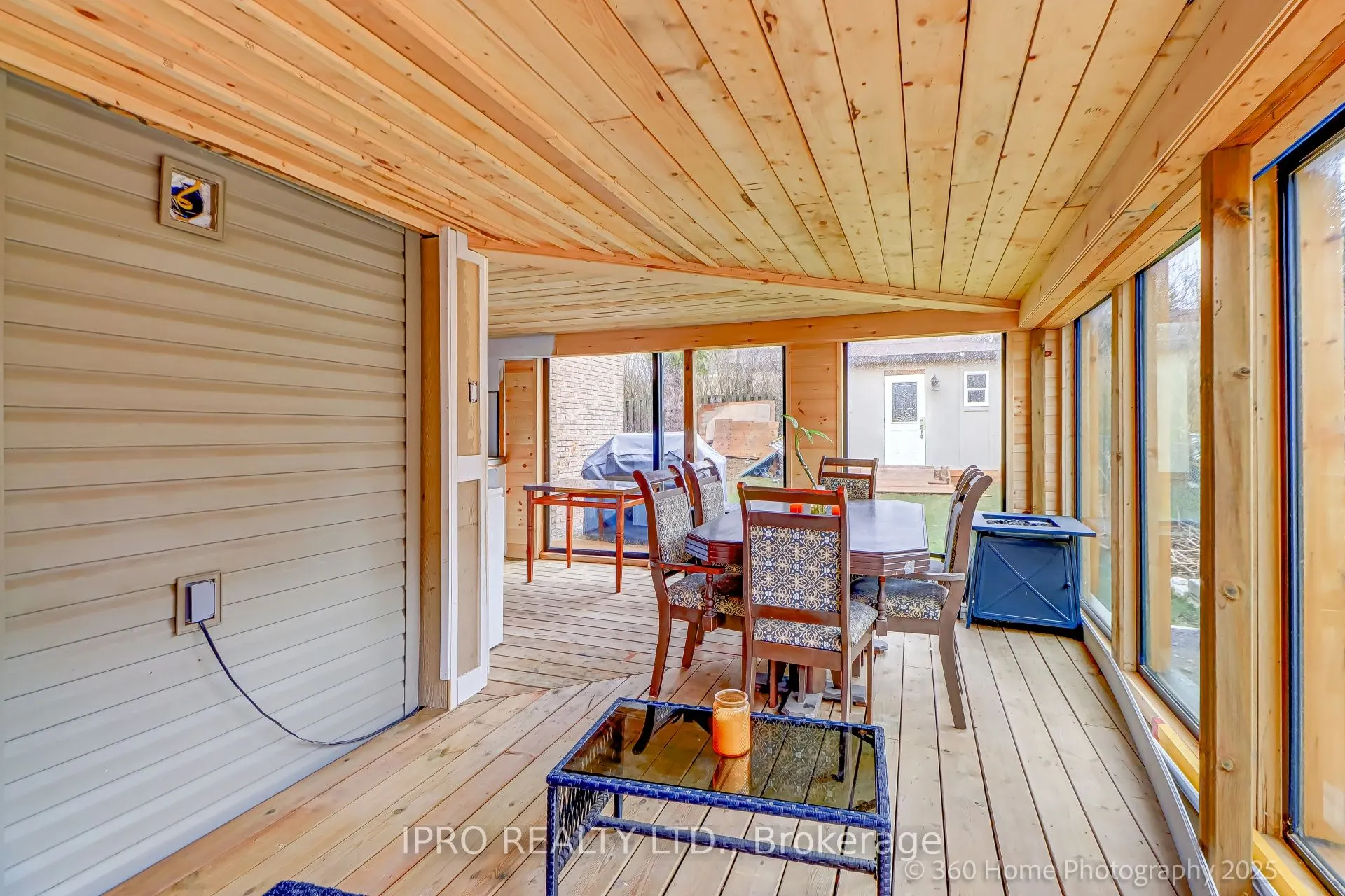 109 Thickson Road S