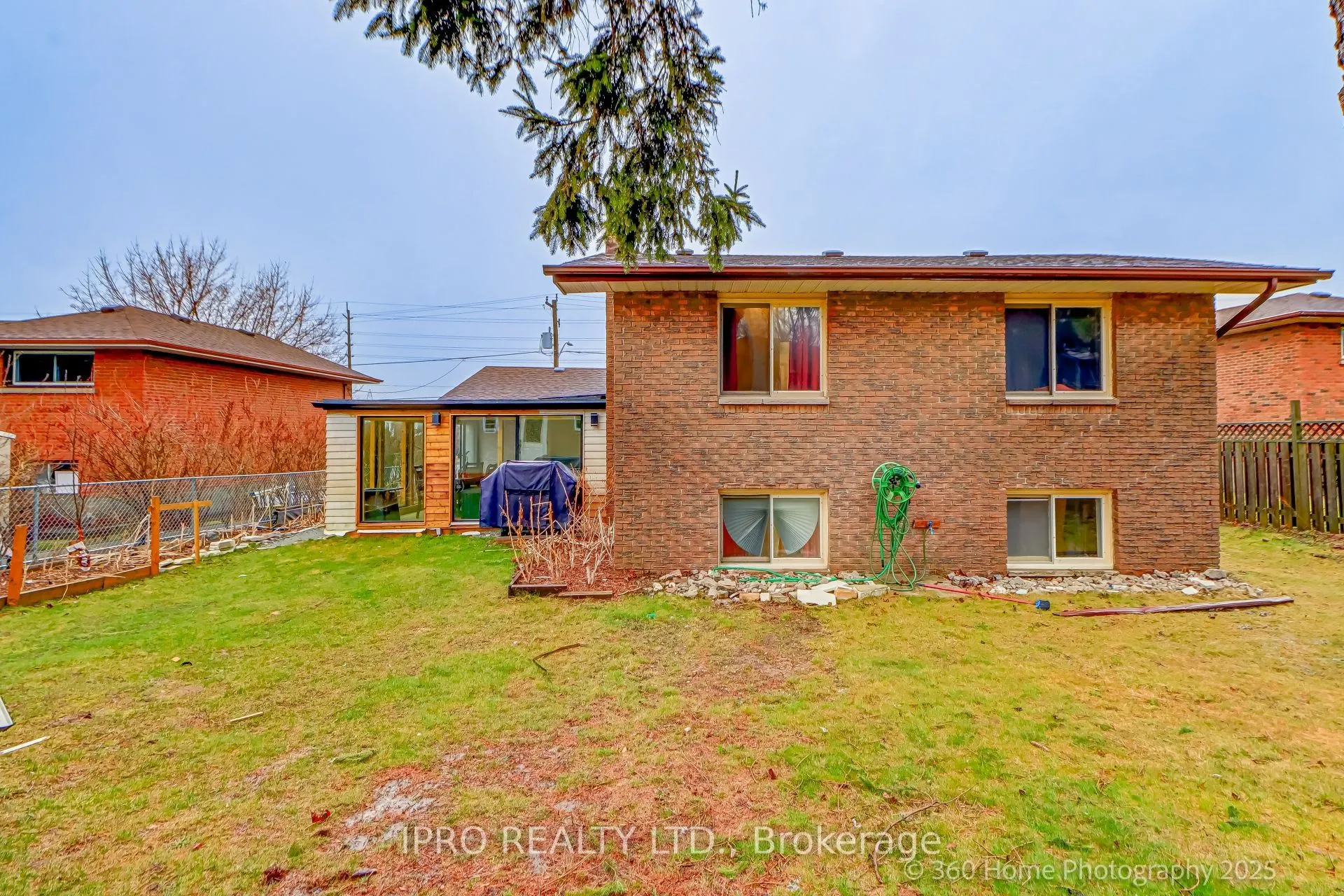 109 Thickson Road S