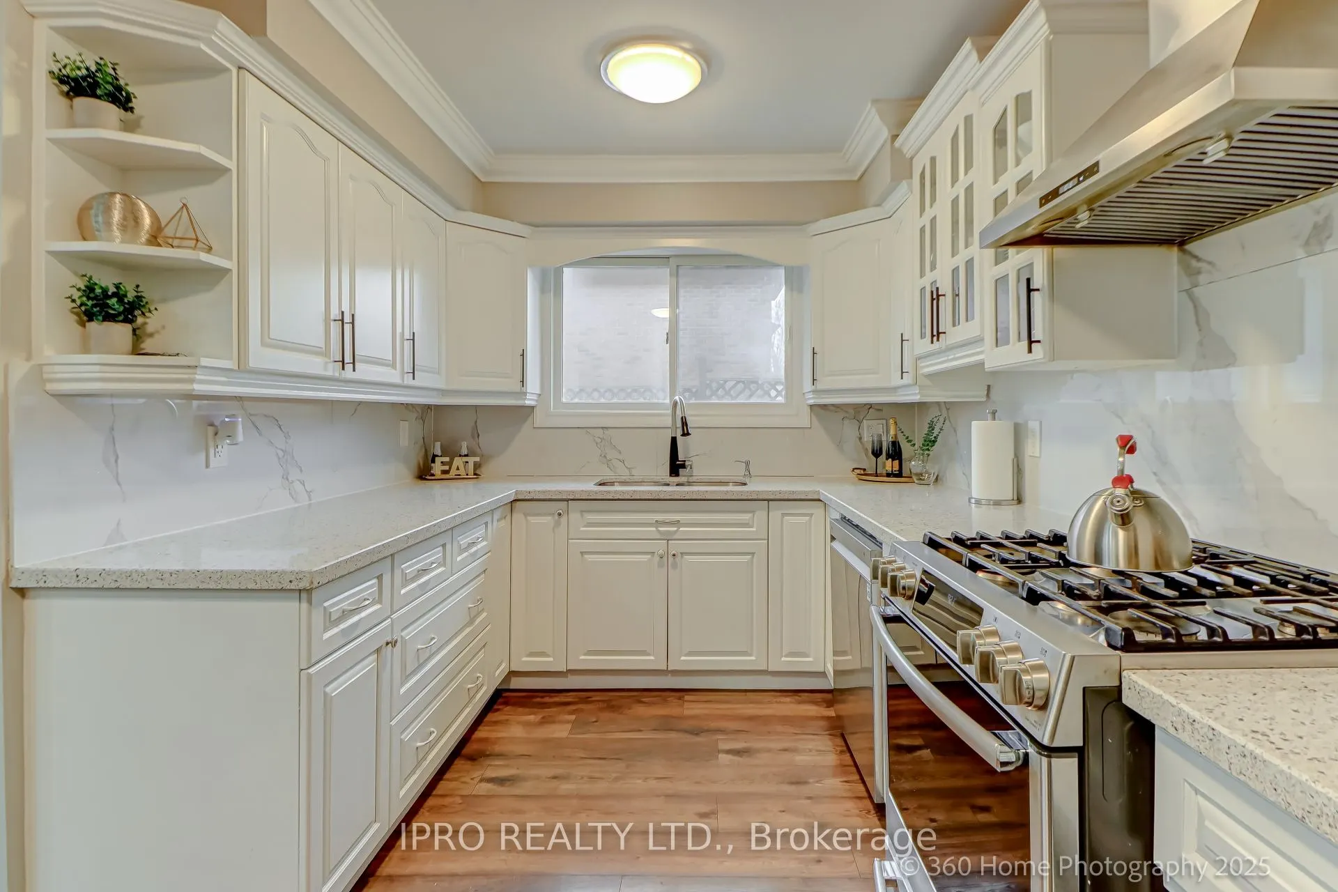109 Thickson Road S