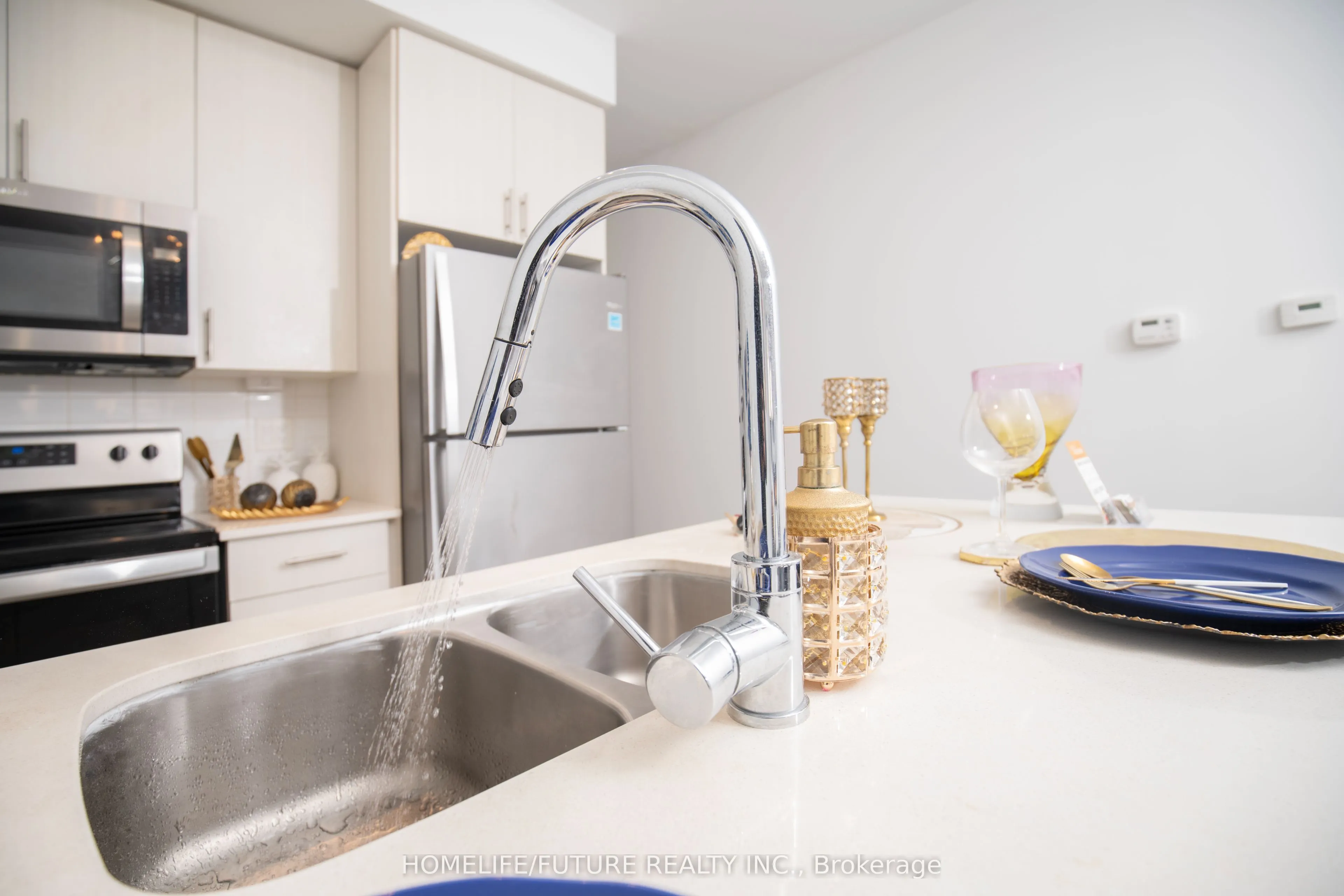3686 St Clair Avenue E #105
