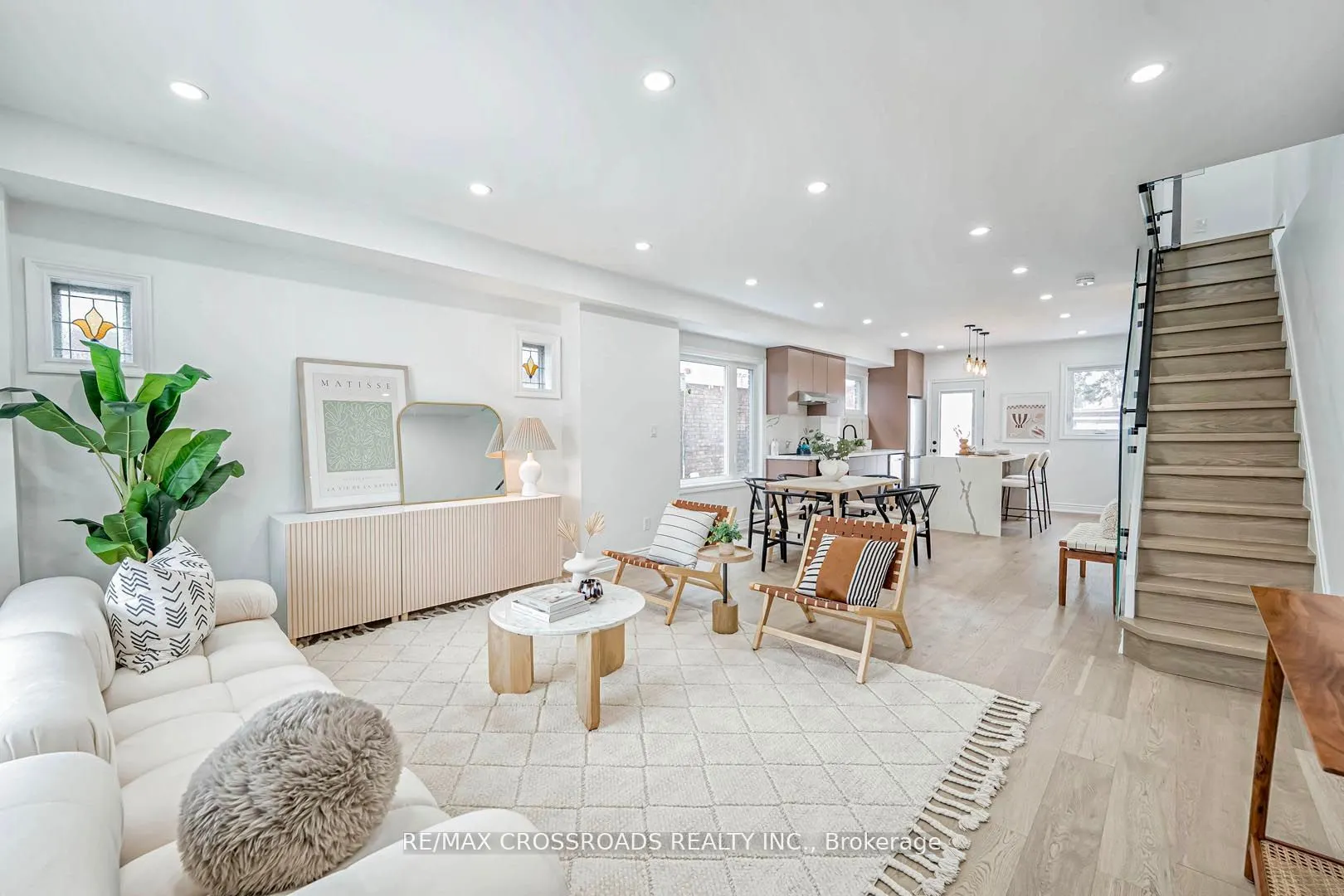 548 Glebeholme Boulevard