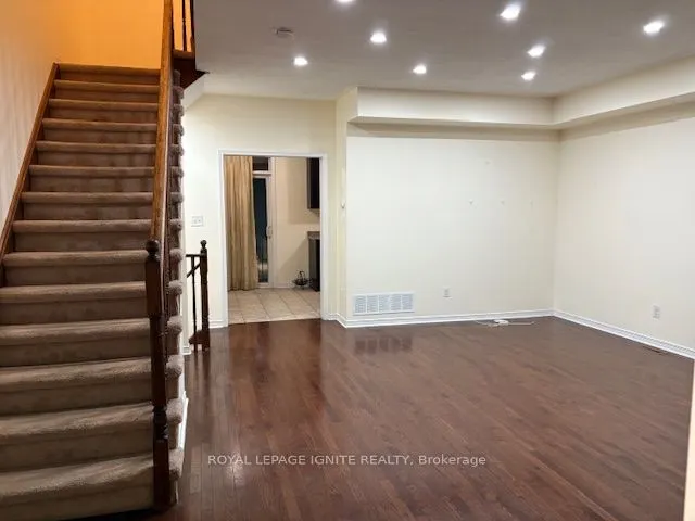 11 Curran Hall Crescent