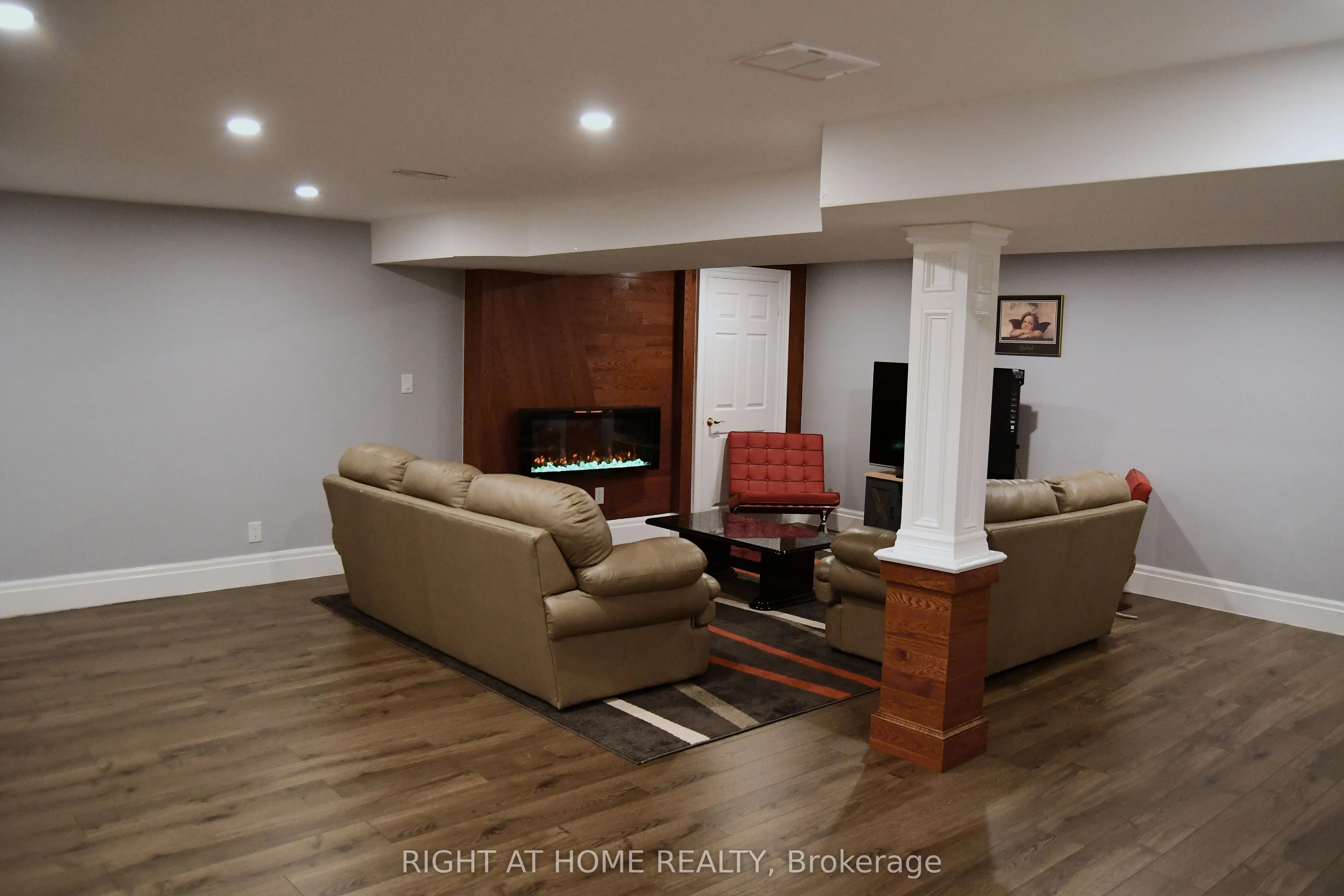 42 WILLIAMSON Drive W