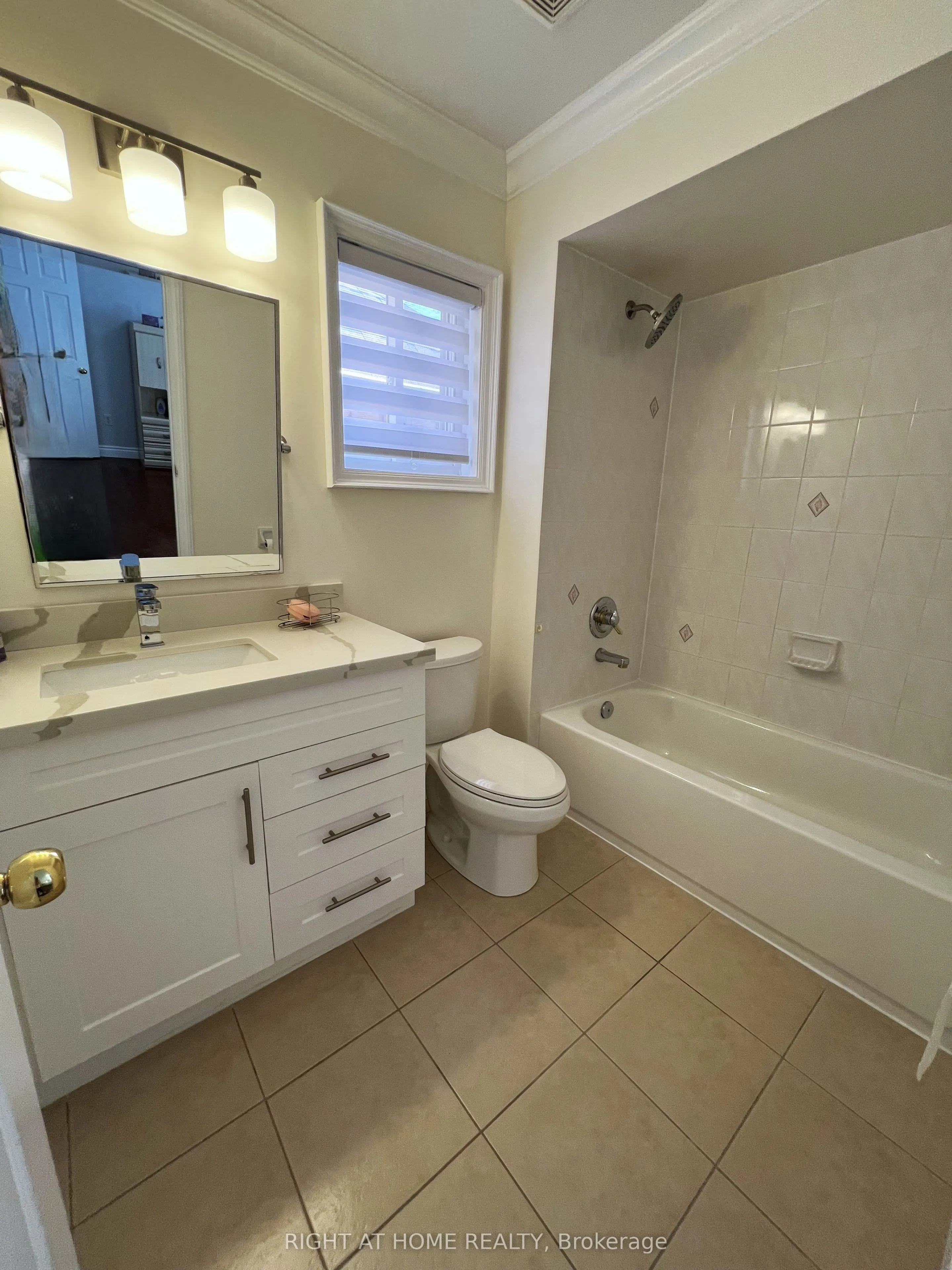 42 WILLIAMSON Drive W