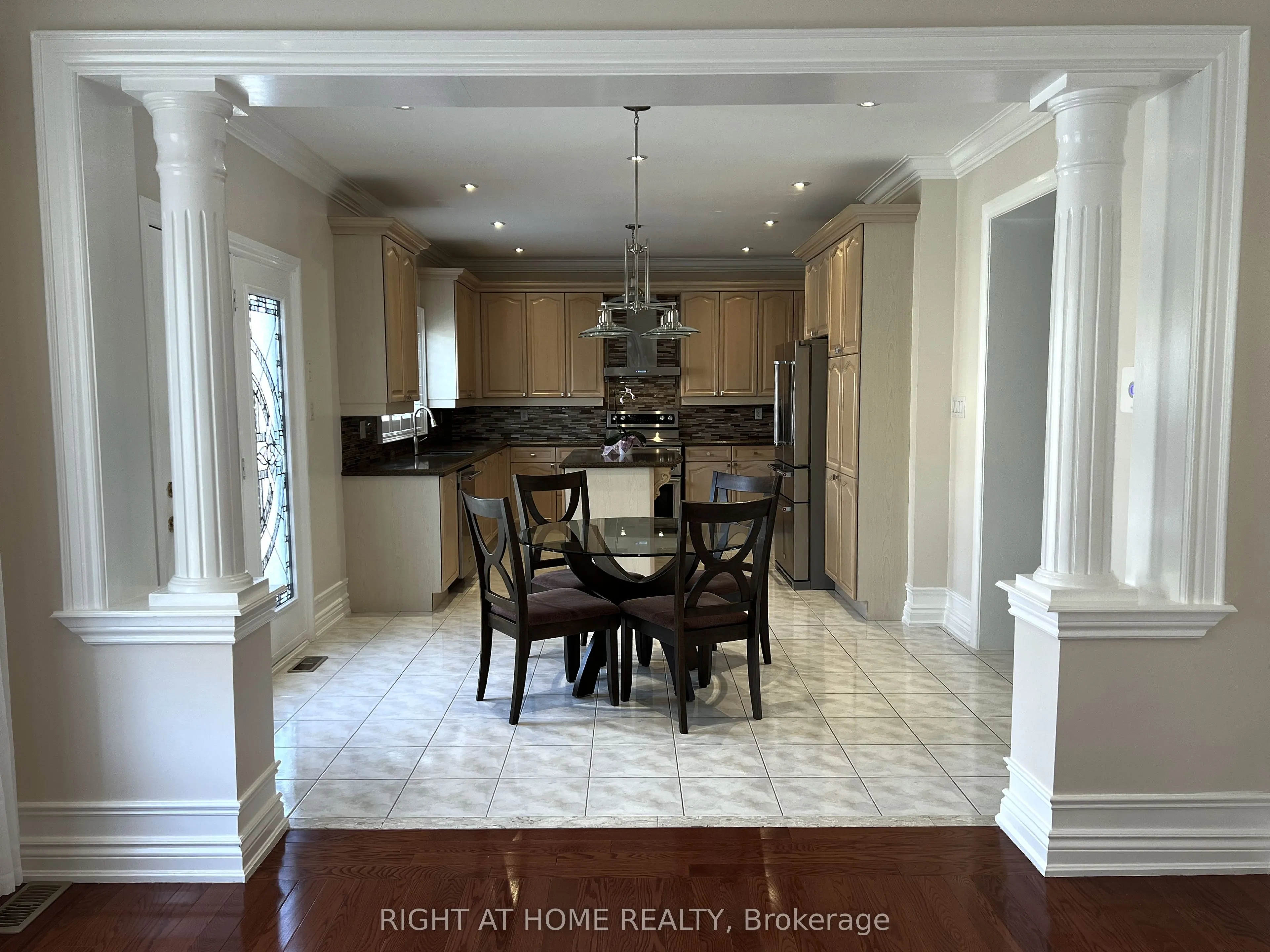 42 WILLIAMSON Drive W