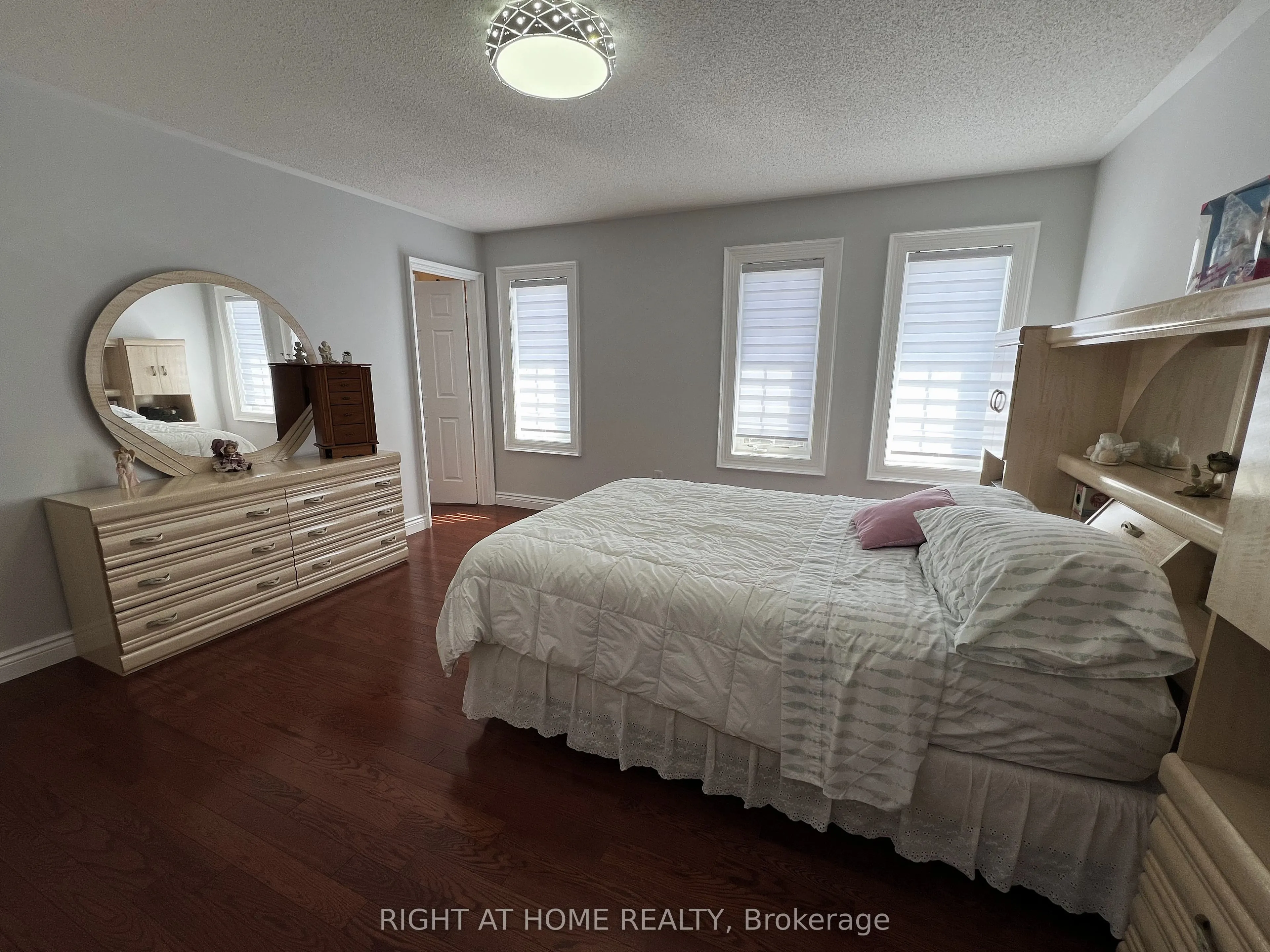 42 WILLIAMSON Drive W