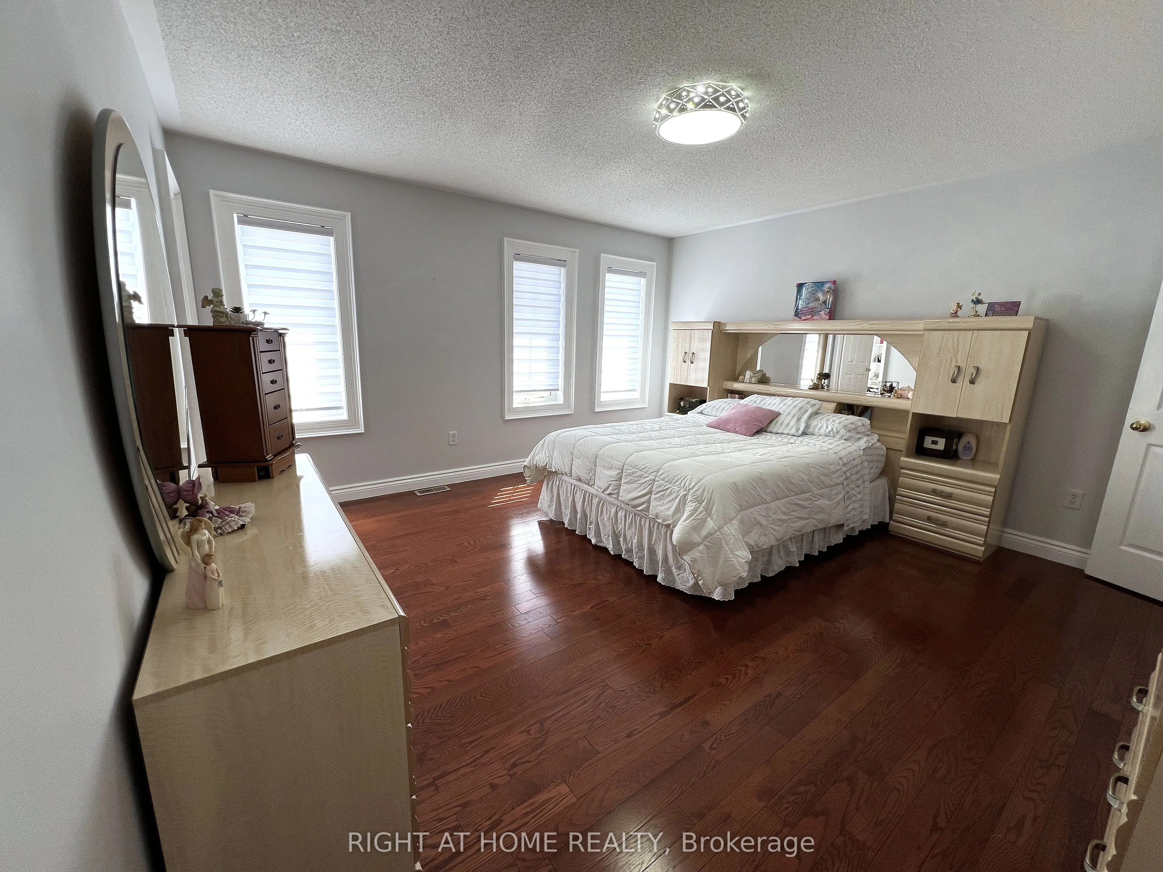 42 WILLIAMSON Drive W