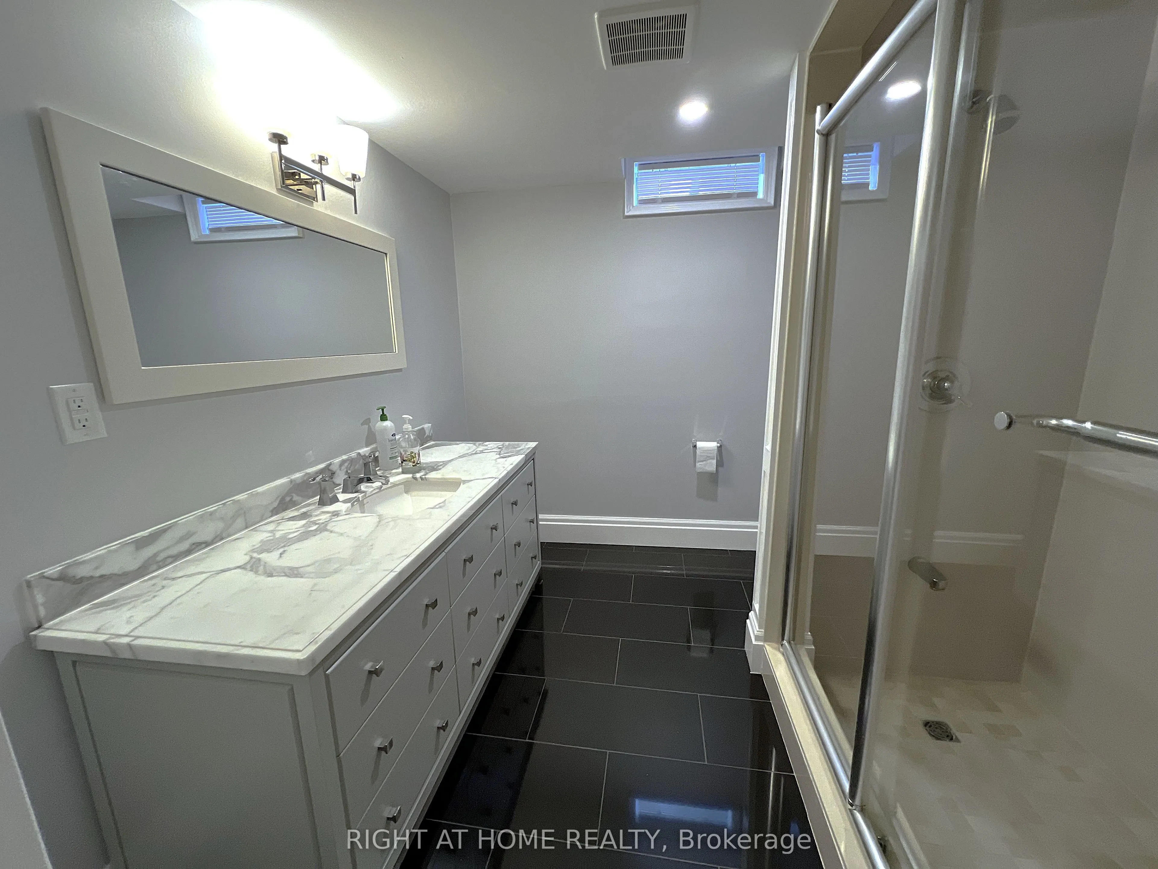 42 WILLIAMSON Drive W