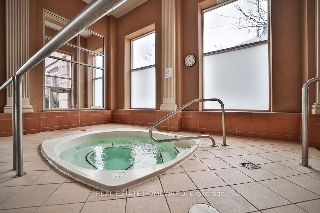 1 Lee Centre Drive, #PH 308