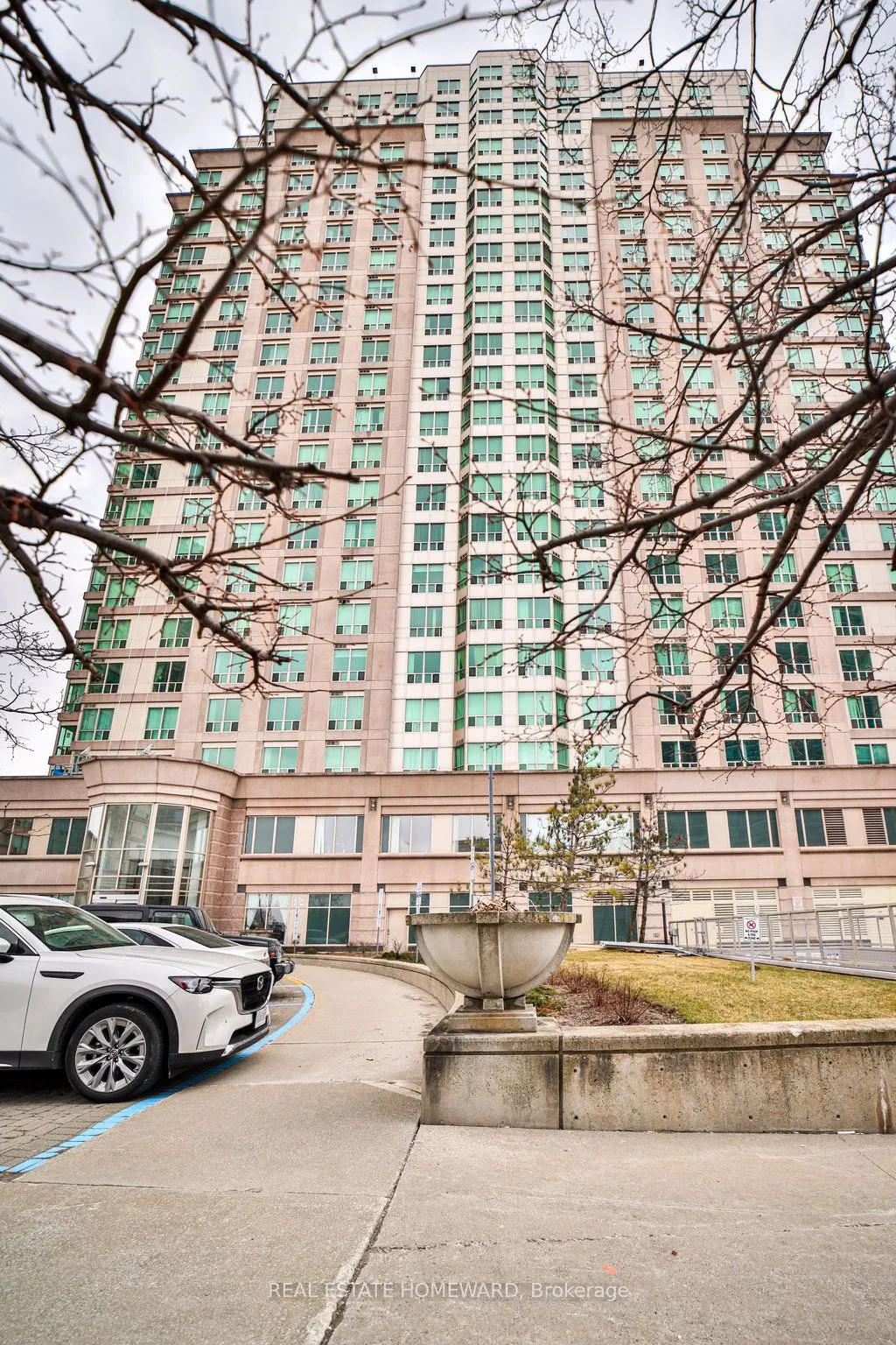 1 Lee Centre Drive, #PH 308