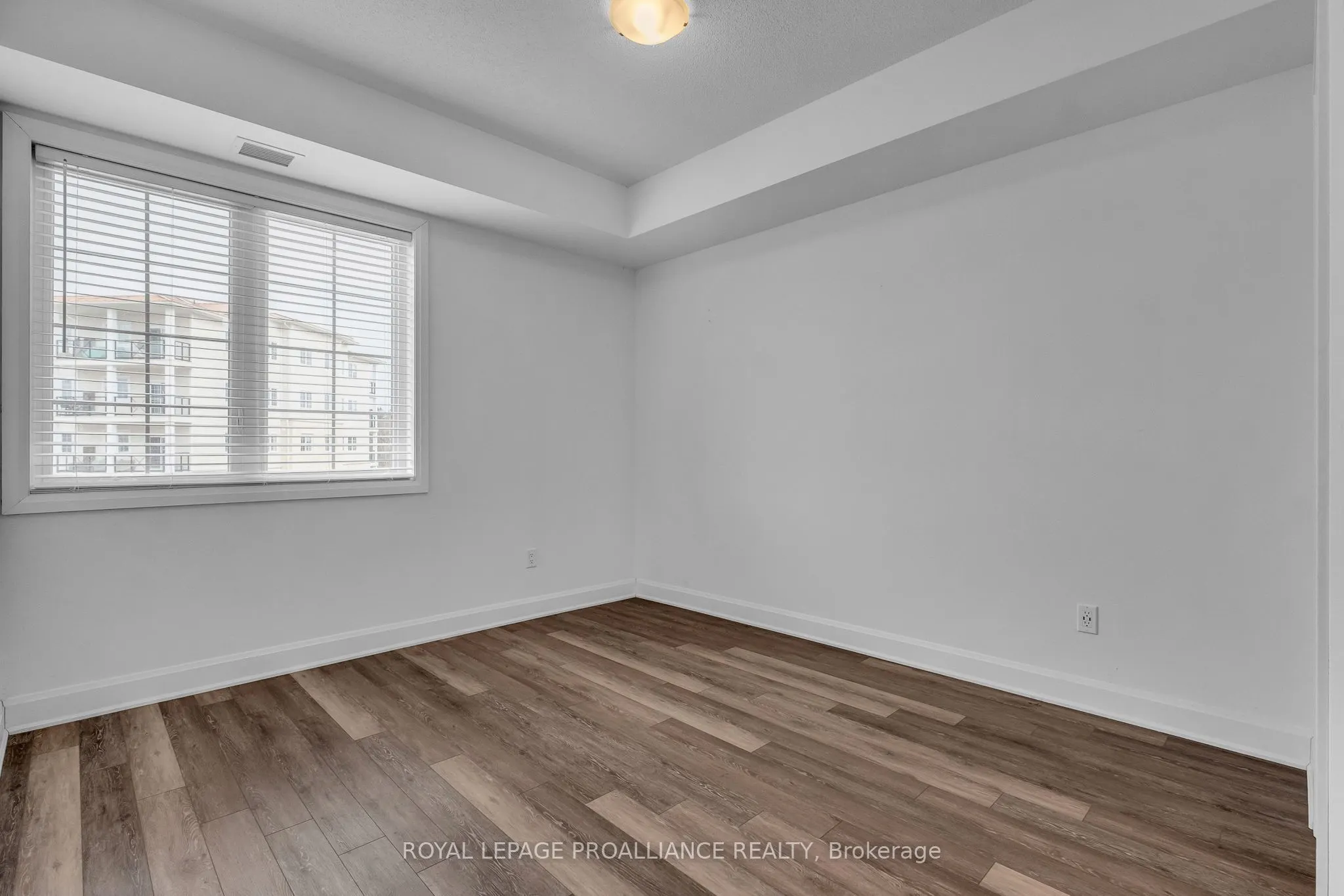 50 Lakebreeze Drive, #221