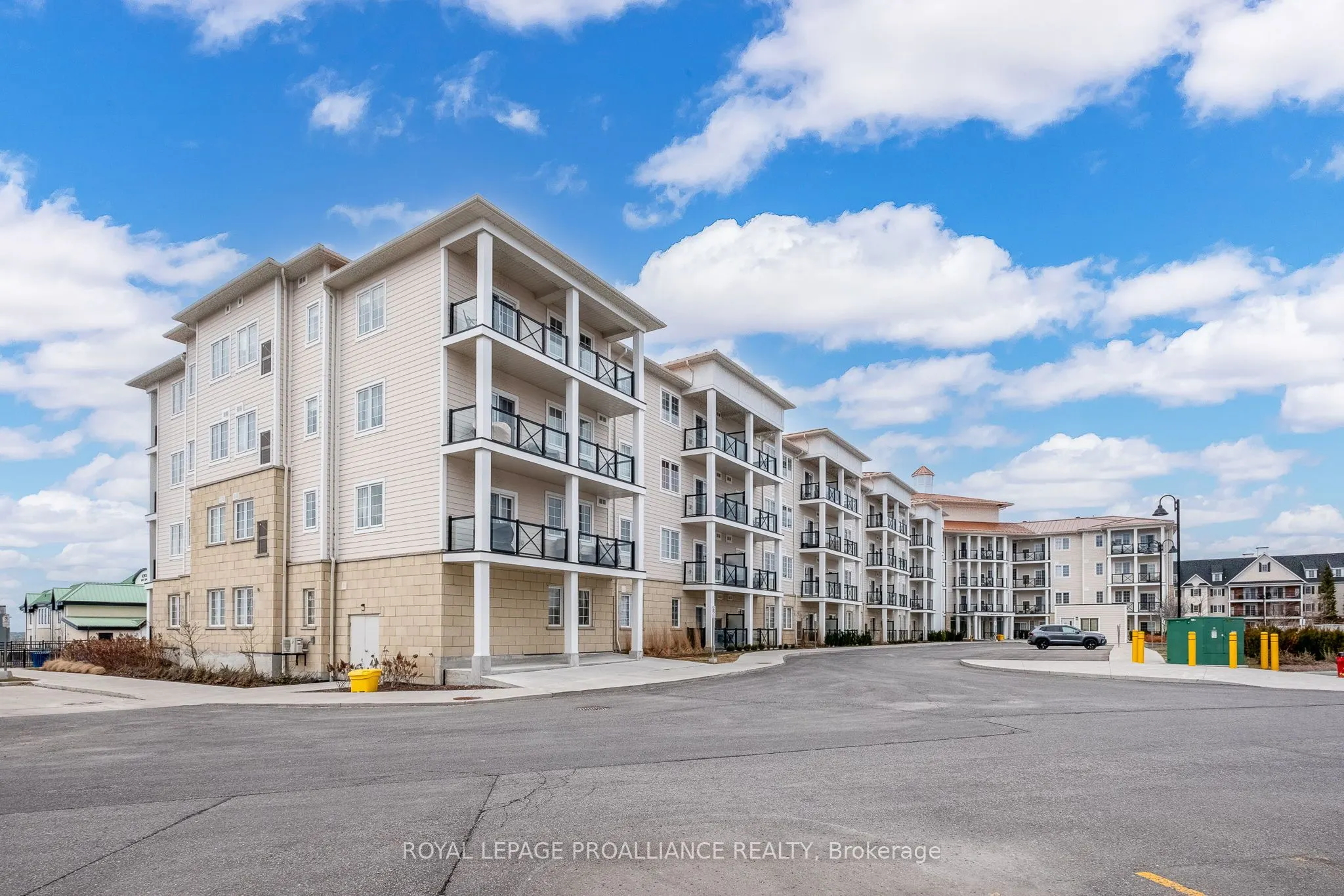 50 Lakebreeze Drive, #221