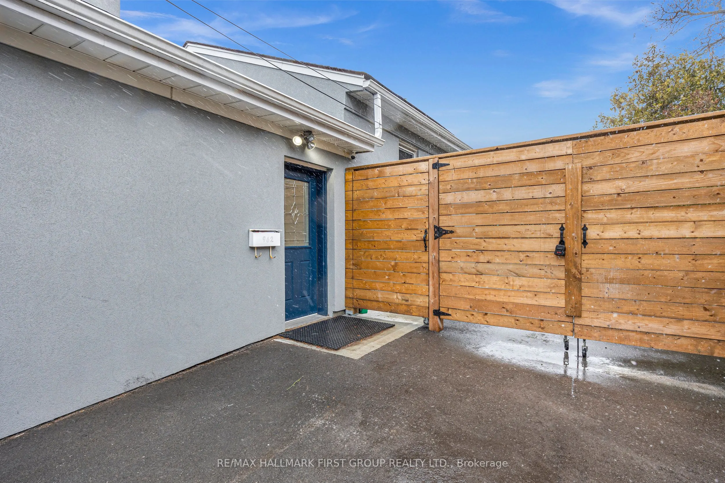 962 Midland Avenue