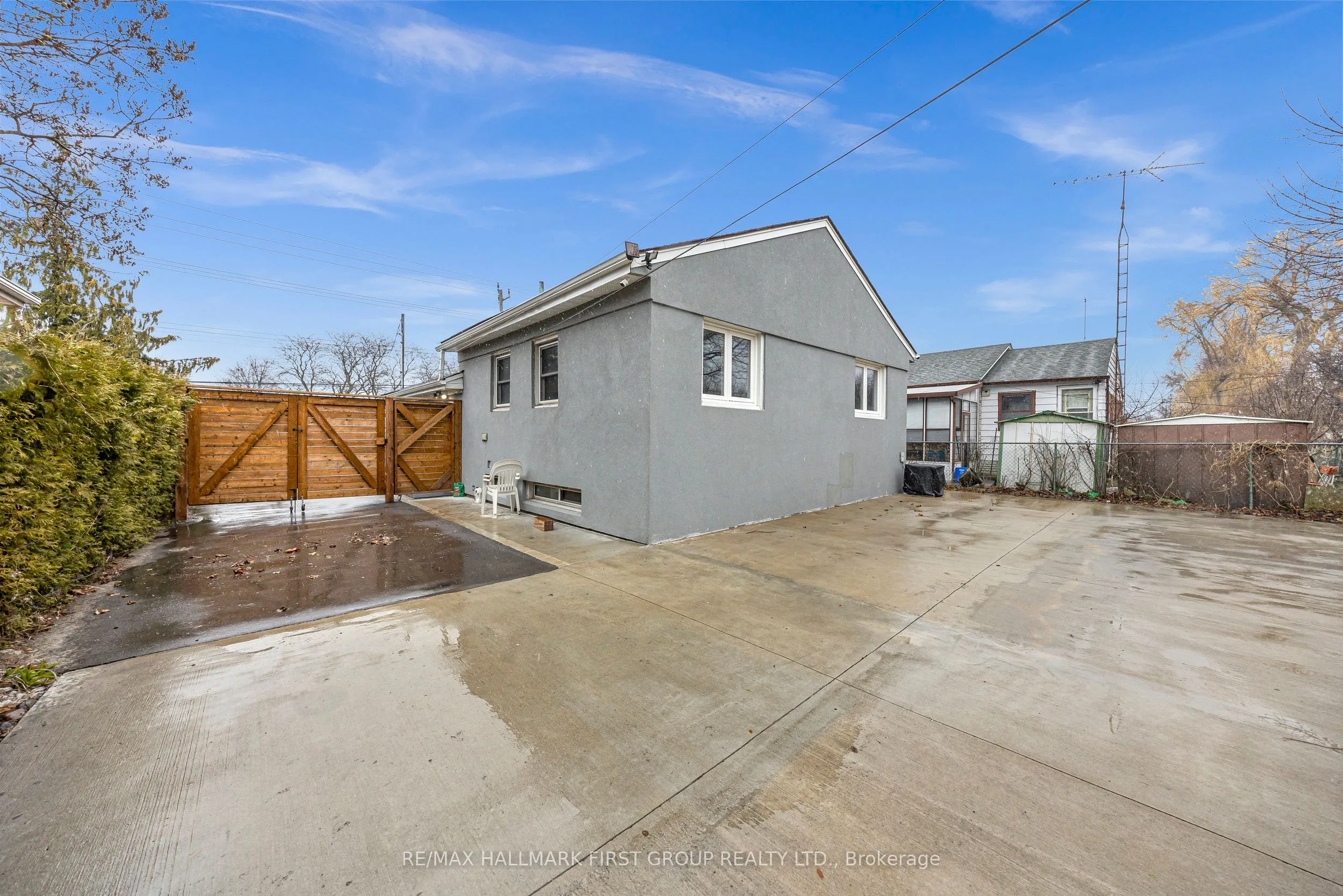 962 Midland Avenue