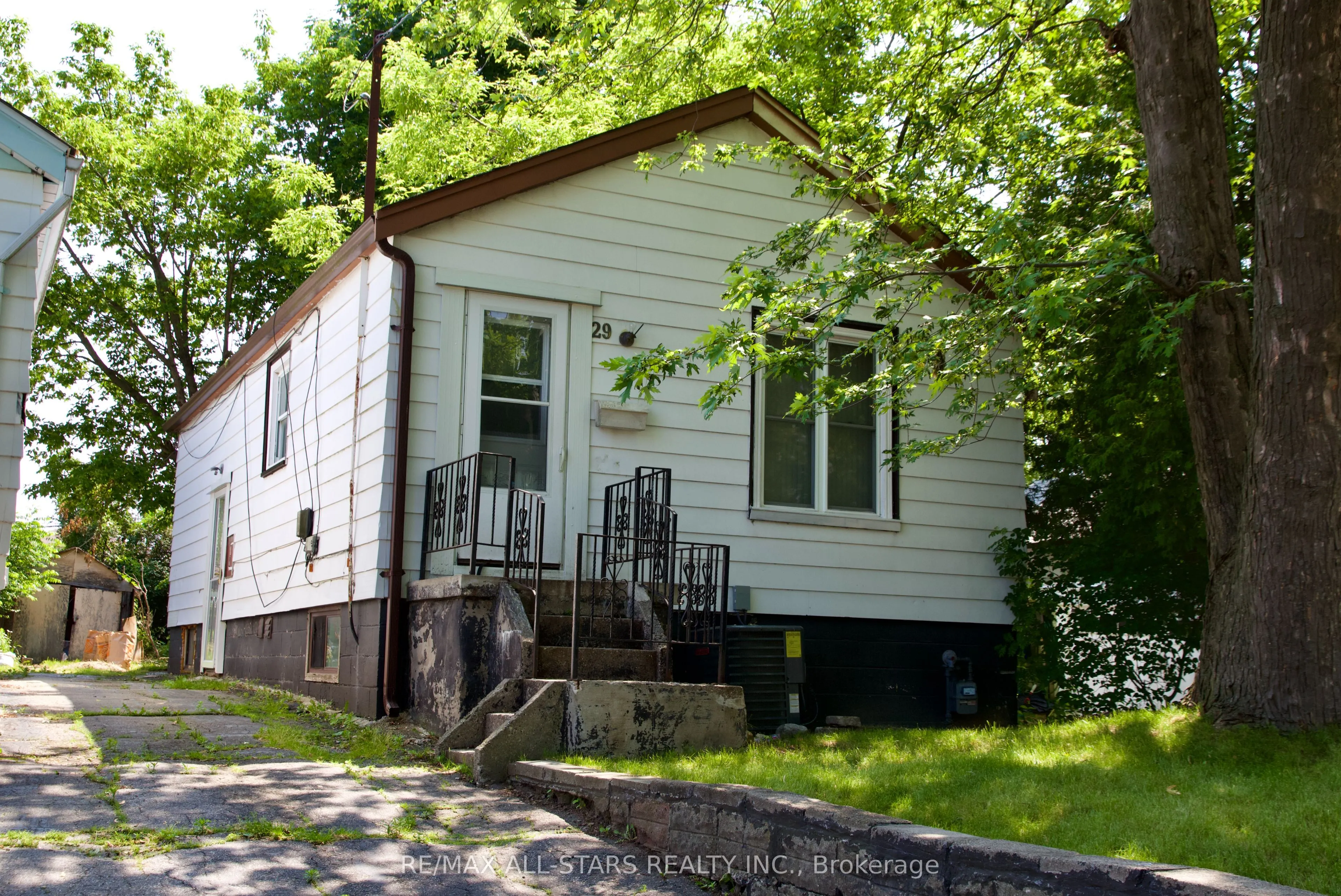29 North Woodrow Boulevard