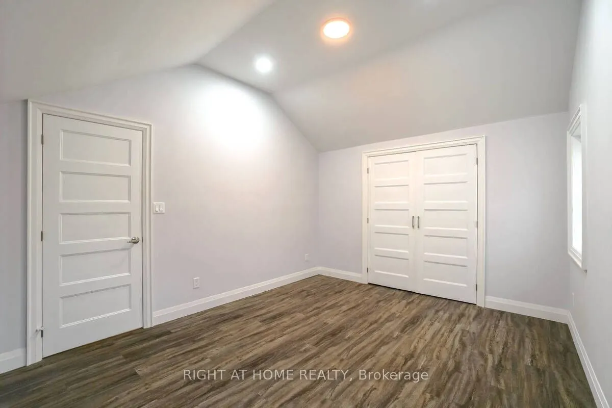 865 Simcoe Street S, #Unit 1