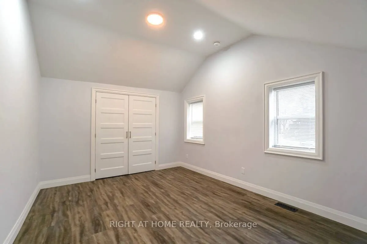 865 Simcoe Street S, #Unit 1