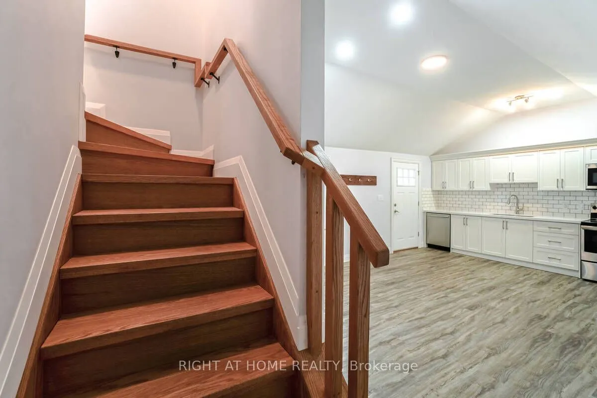 865 Simcoe Street S, #Unit 1