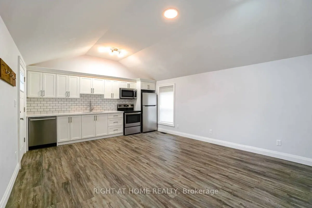 865 Simcoe Street S, #Unit 1