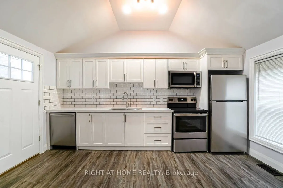 865 Simcoe Street S, #Unit 1