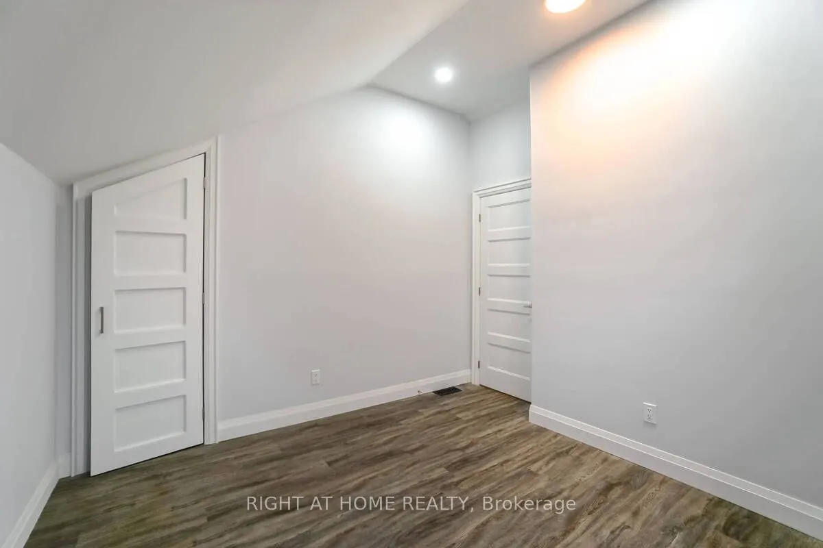 865 Simcoe Street S, #Unit 1