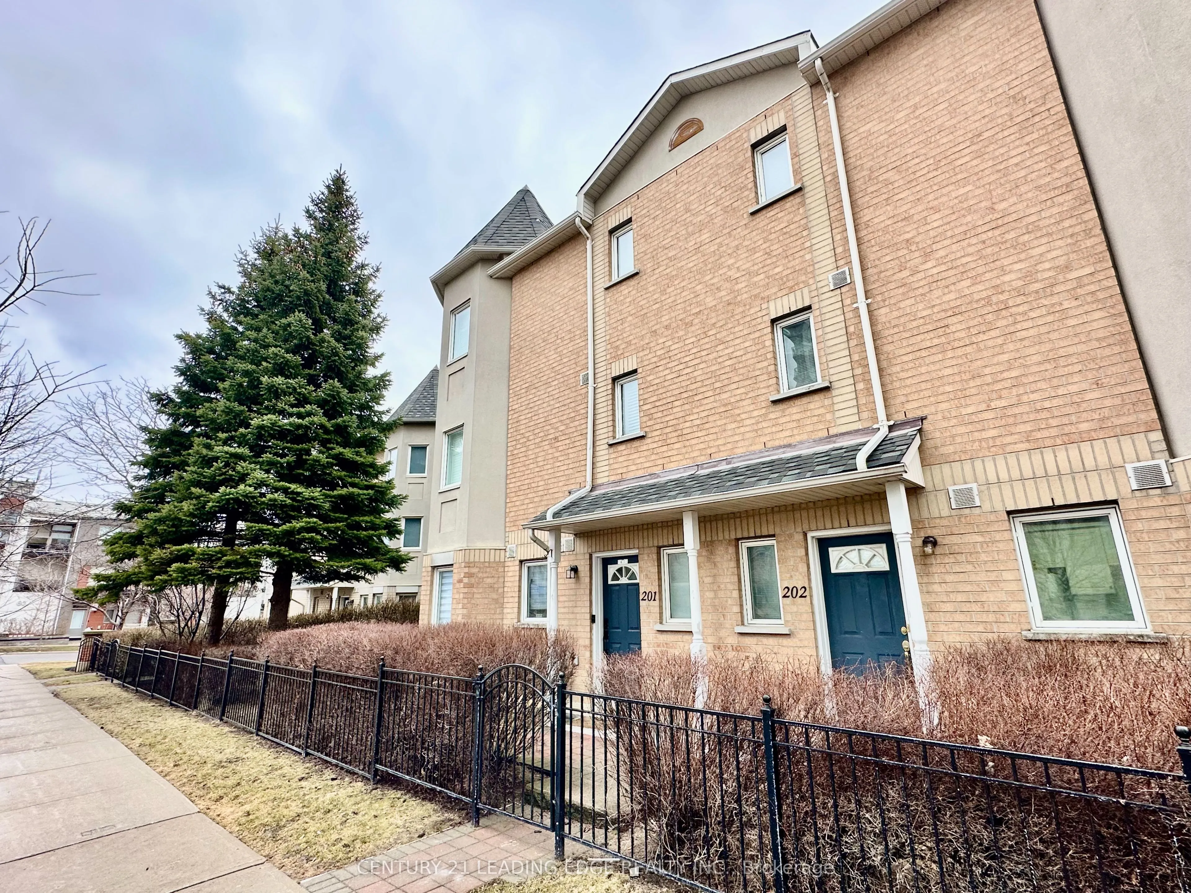 28 ROSEBANK Drive, #201