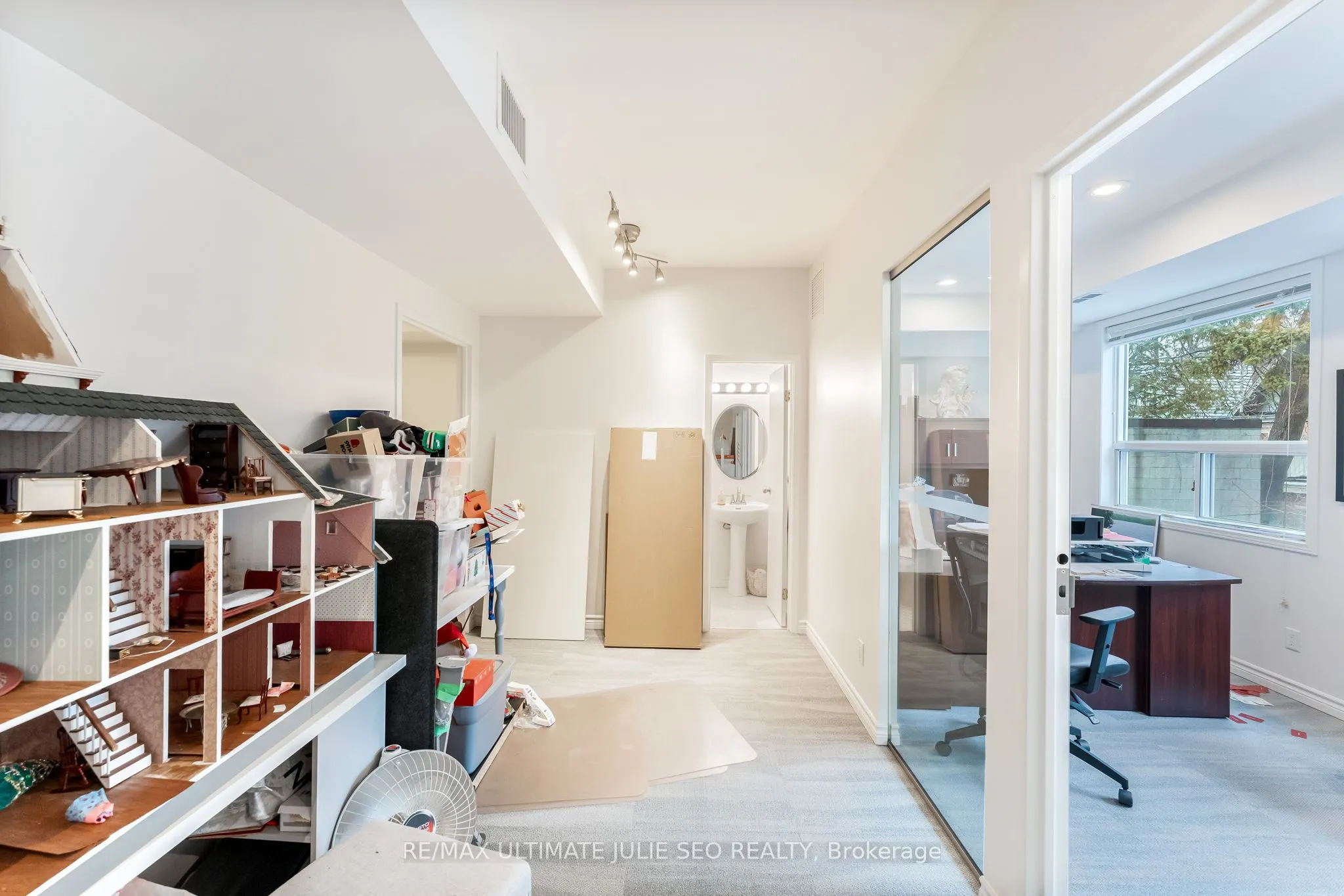 304 Danforth Avenue, #2nd floor