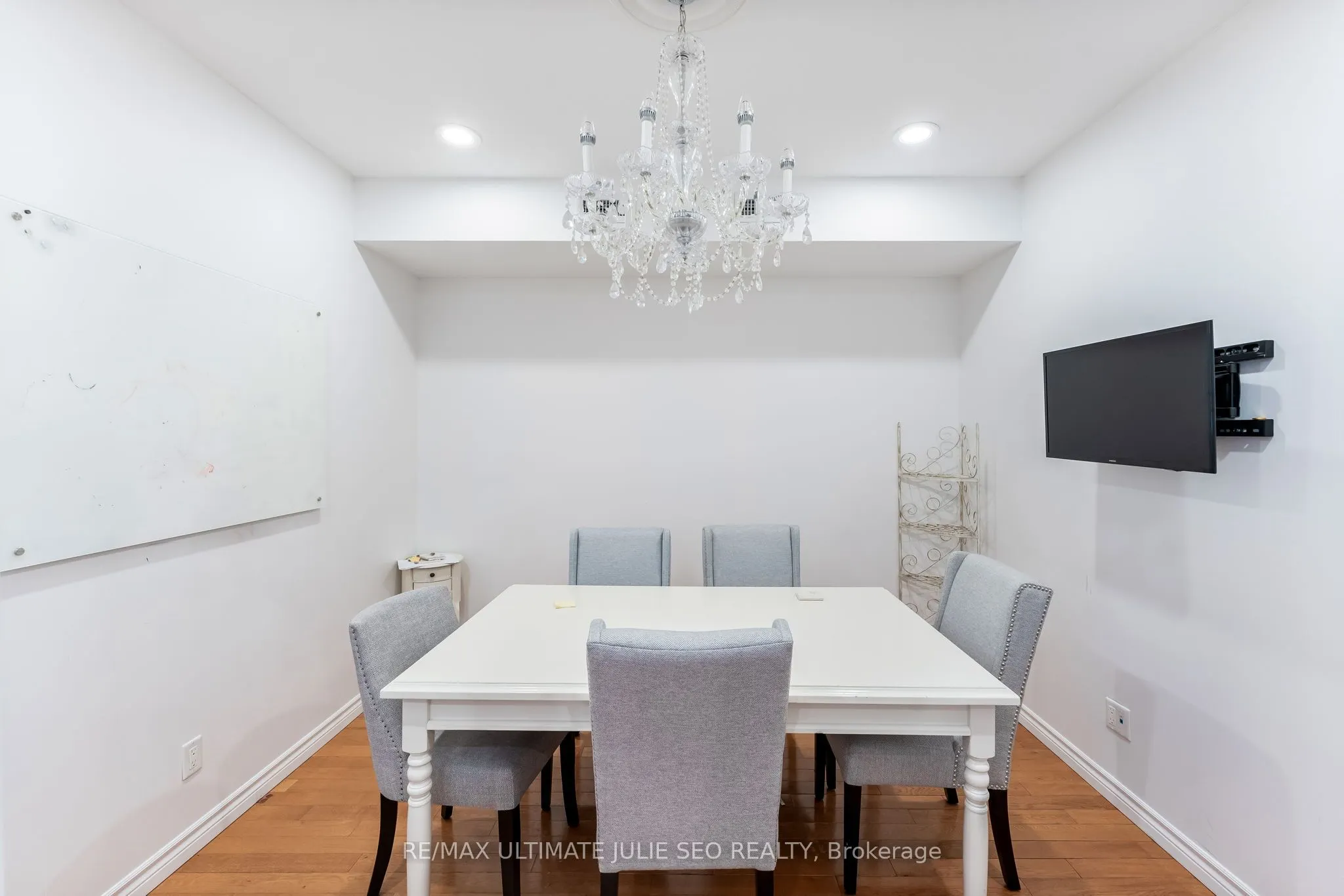 304 Danforth Avenue, #2nd floor
