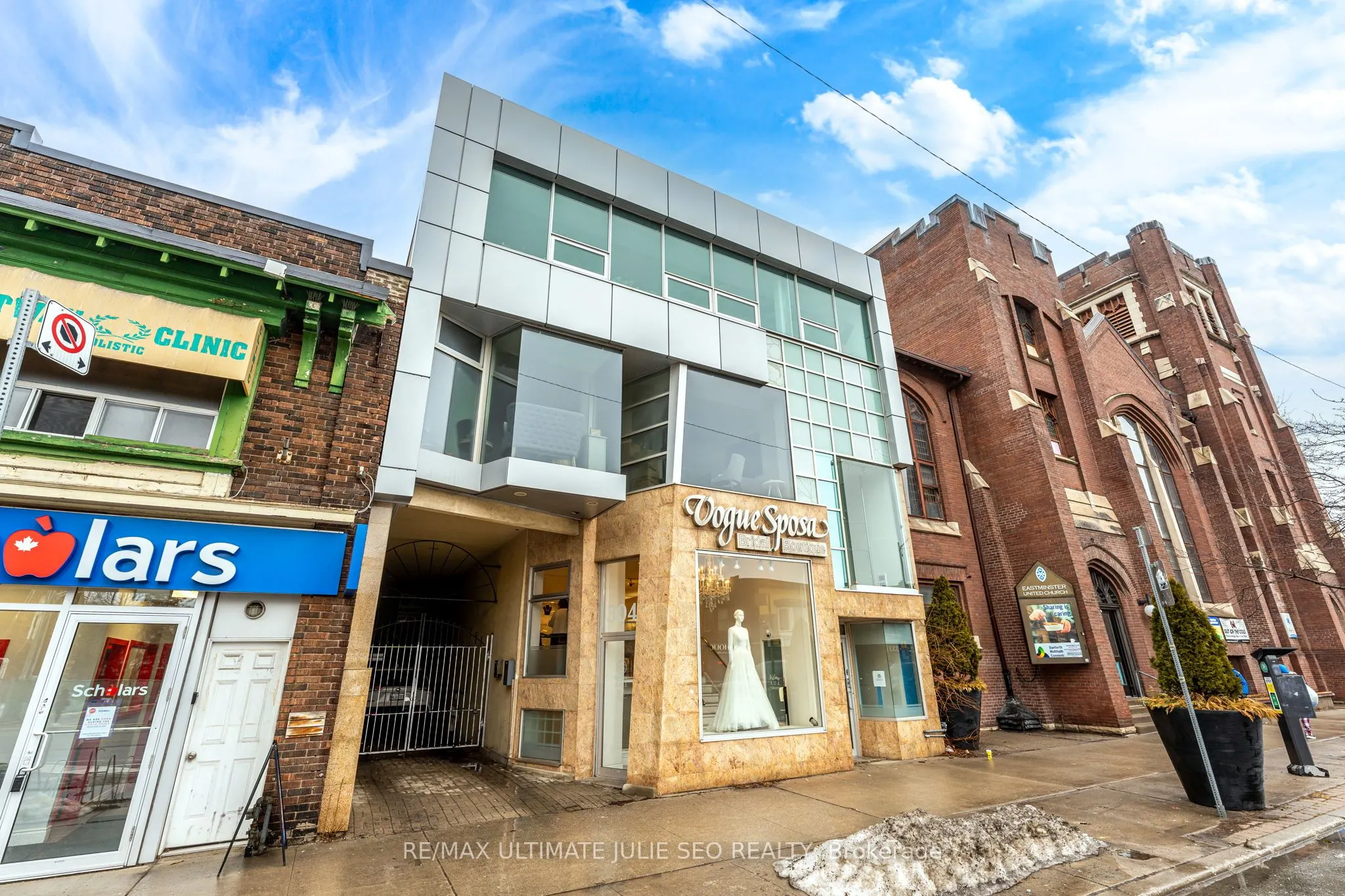 304 Danforth Avenue, #2nd floor