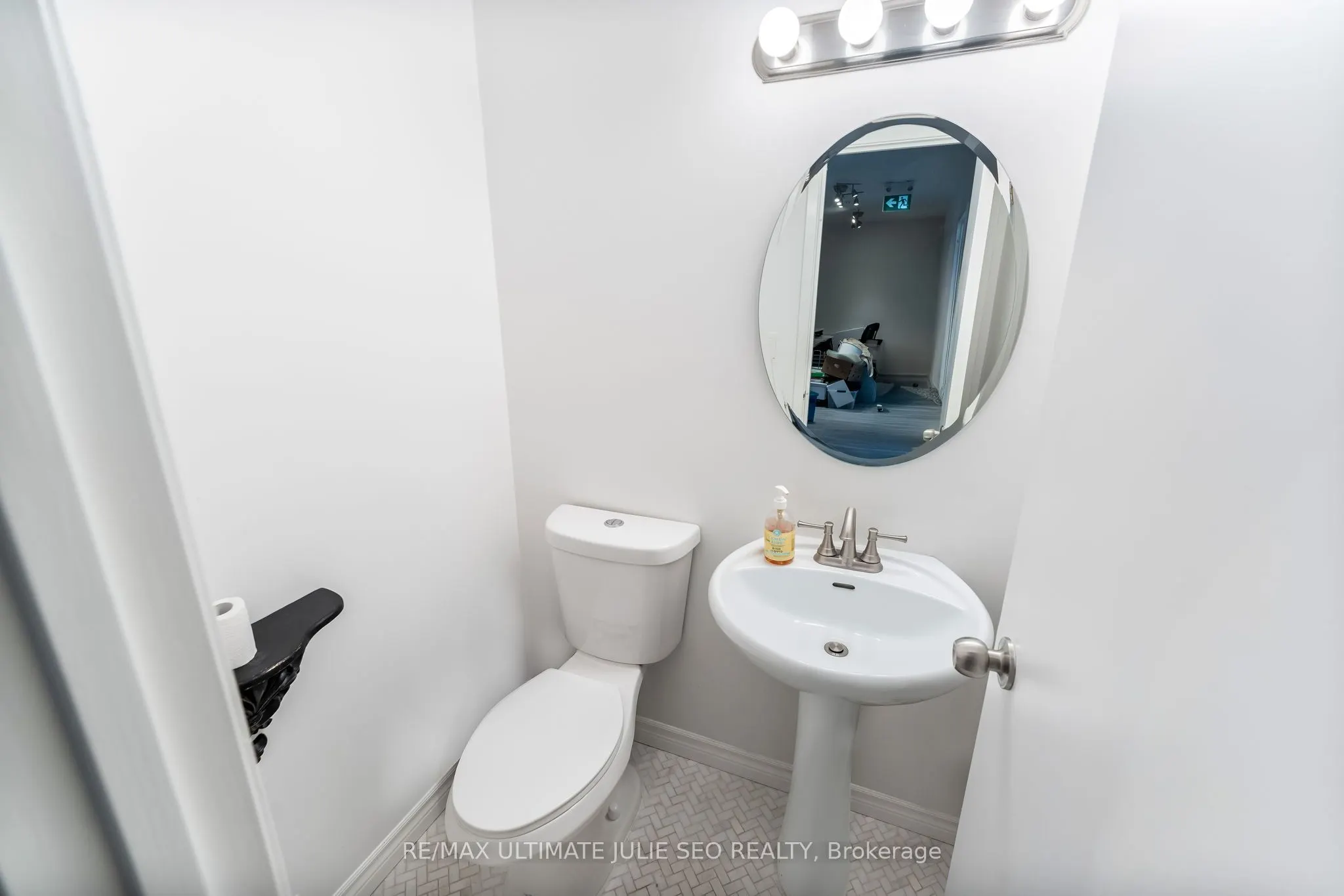 304 Danforth Avenue, #2nd floor