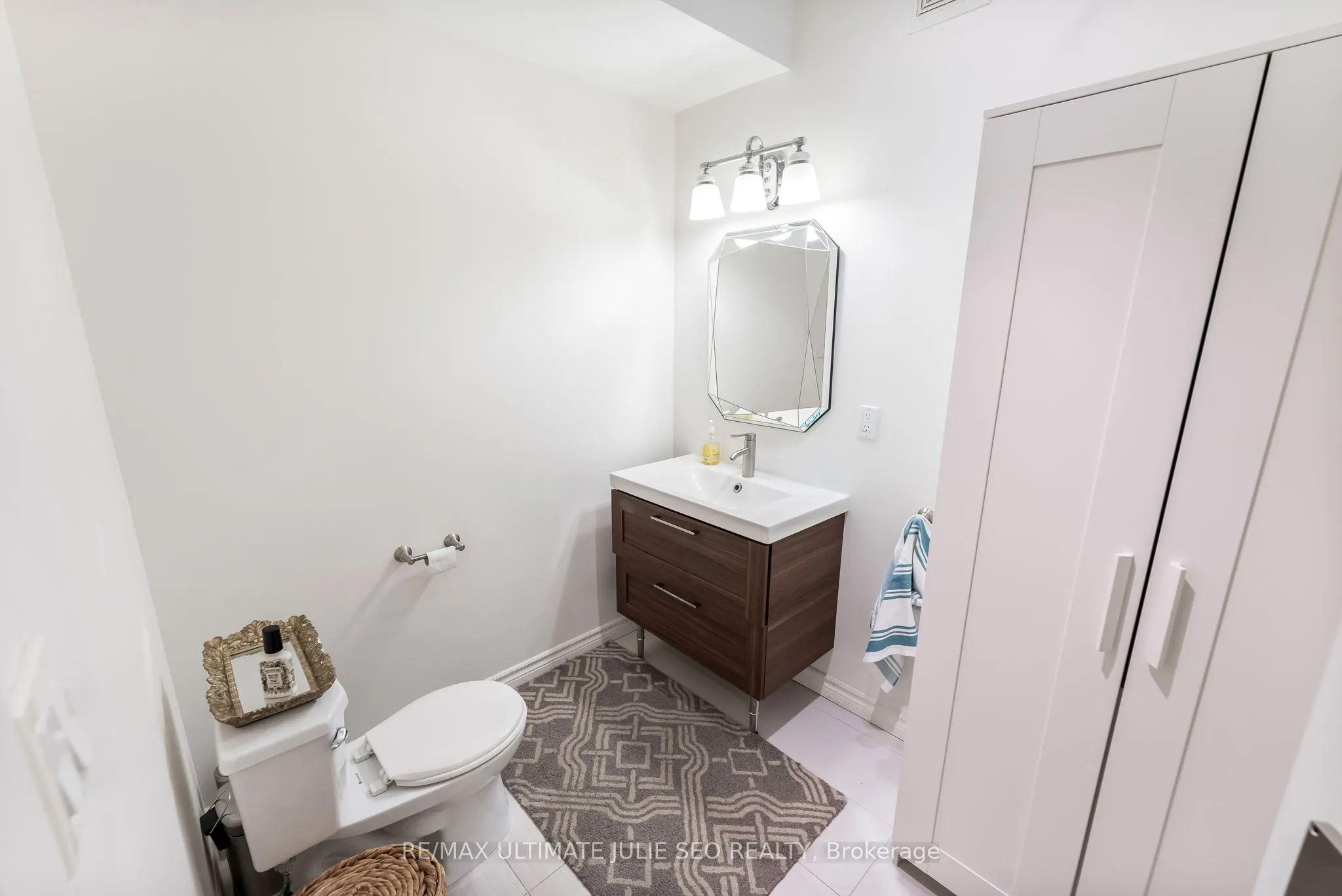 304 Danforth Avenue, #2nd floor
