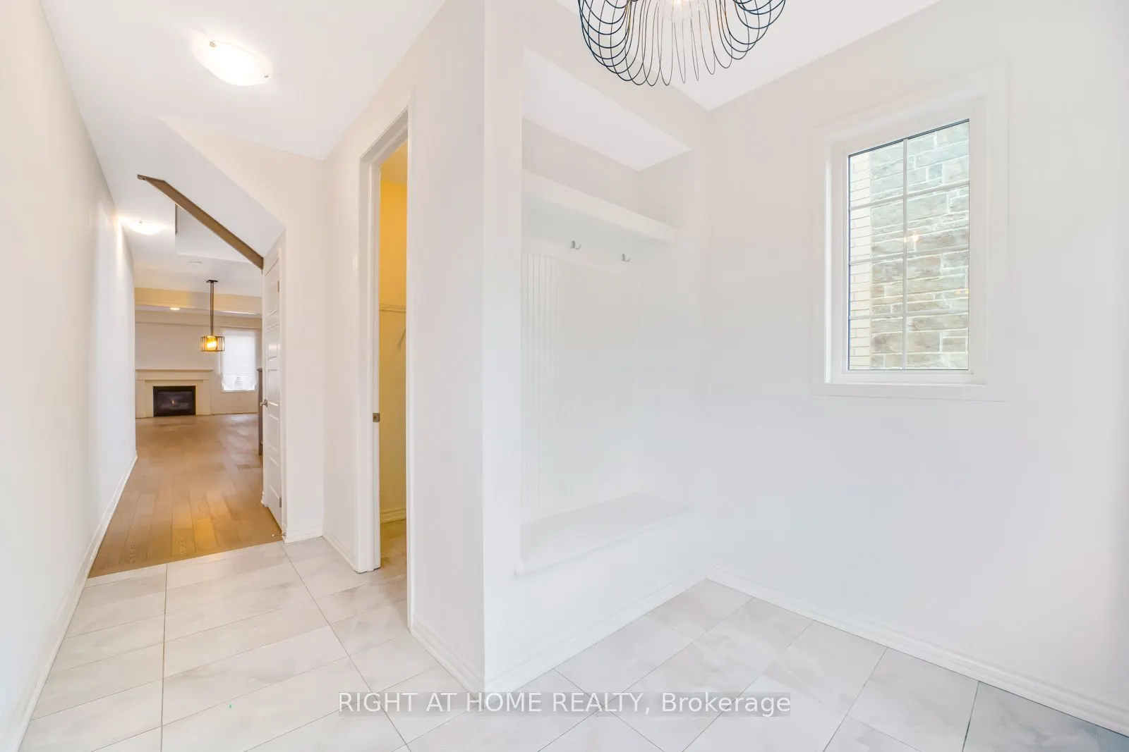 1410 Swallowtail Lane