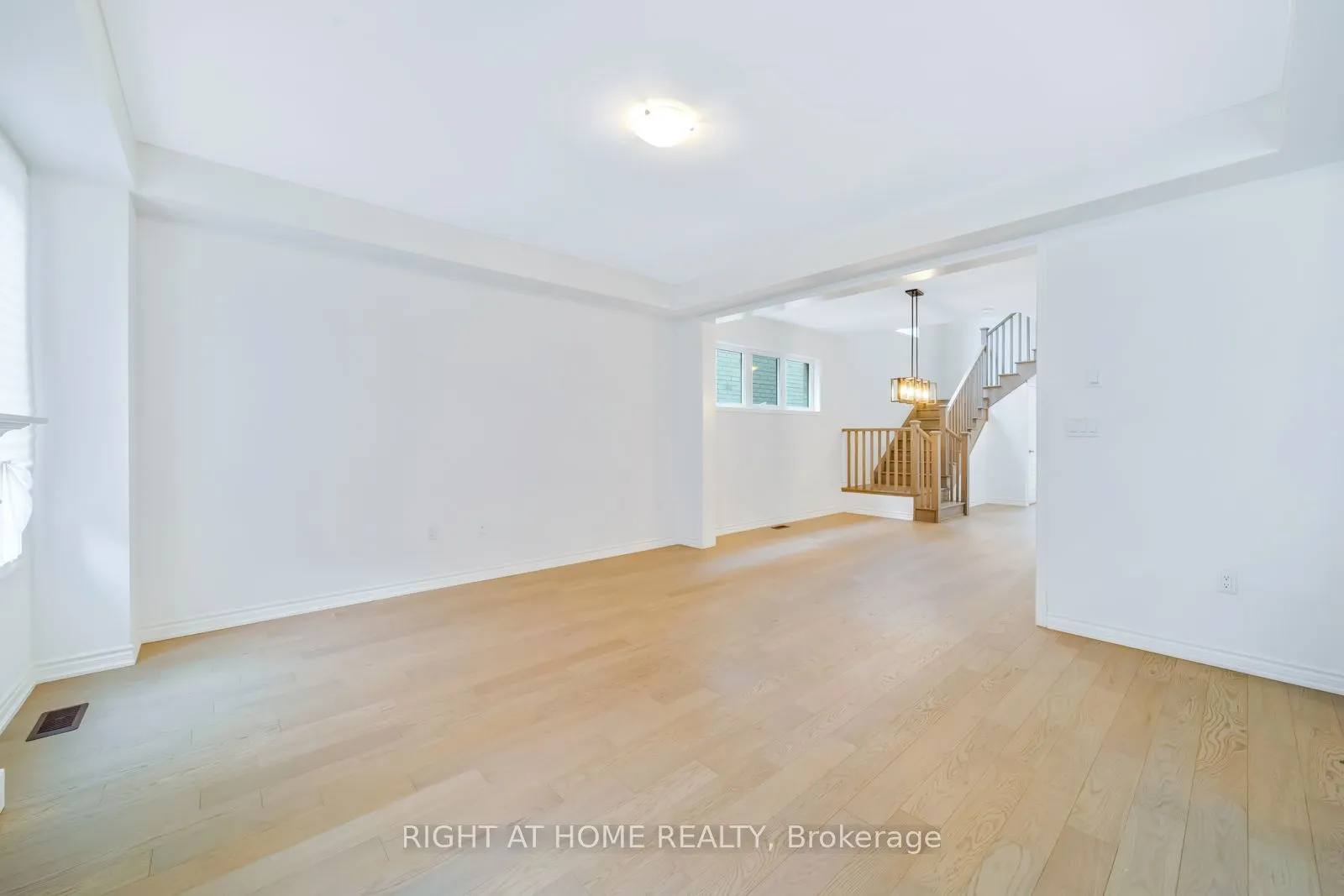 1410 Swallowtail Lane