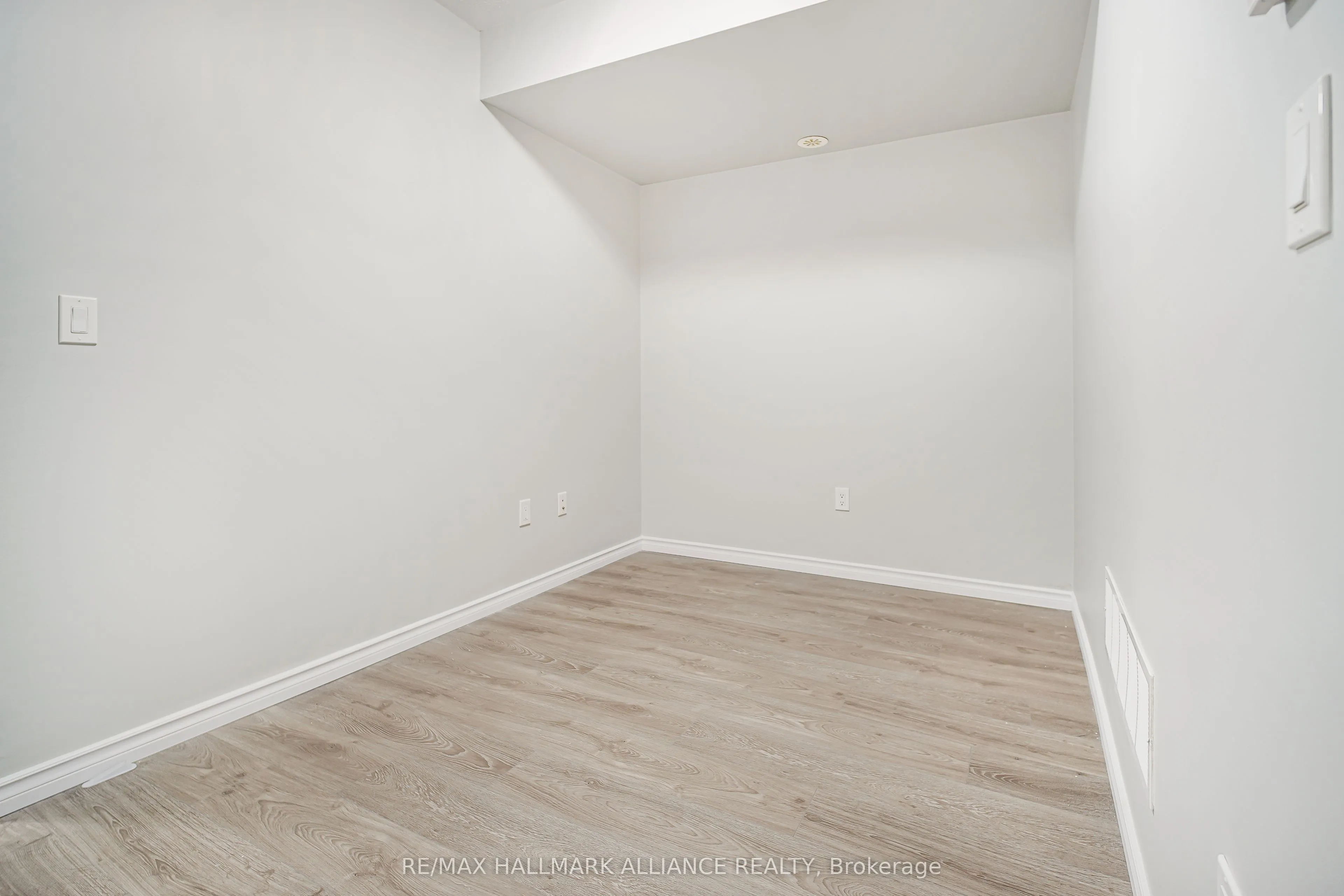 8835 Sheppard Avenue E, #111
