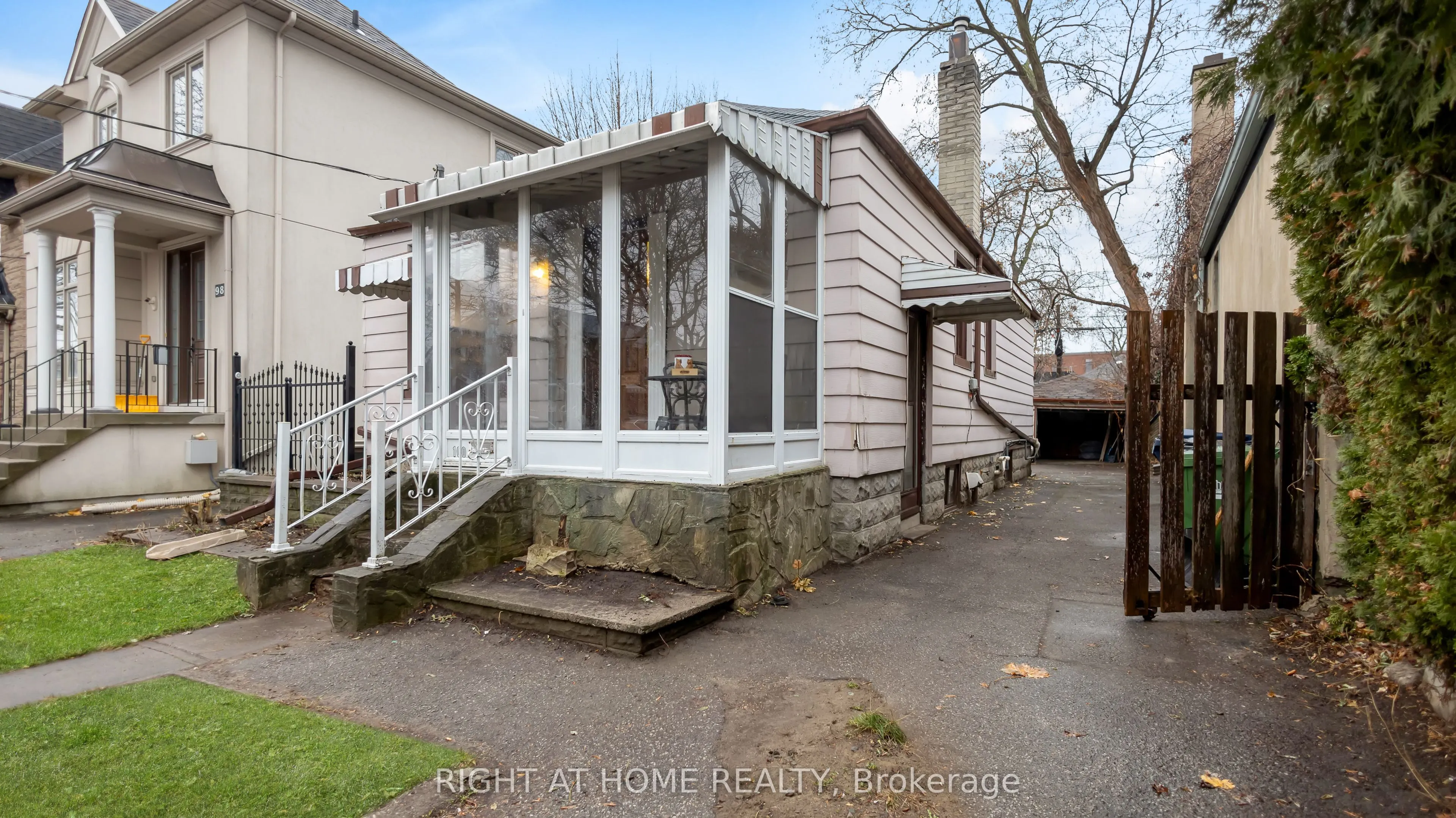 100 CADORNA Avenue