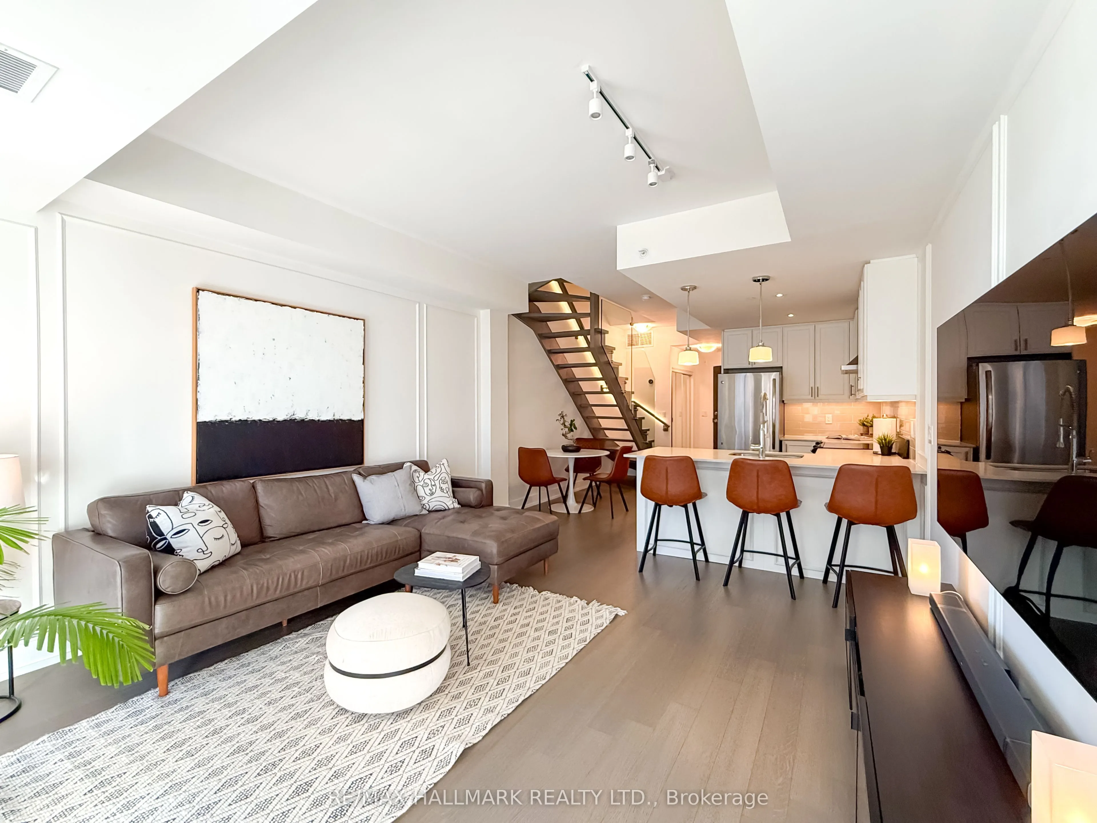 2A Queensbury Avenue, #102