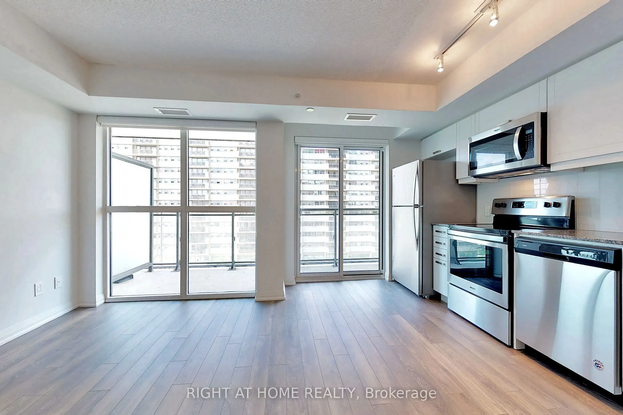 30 Meadowglen Place, #802