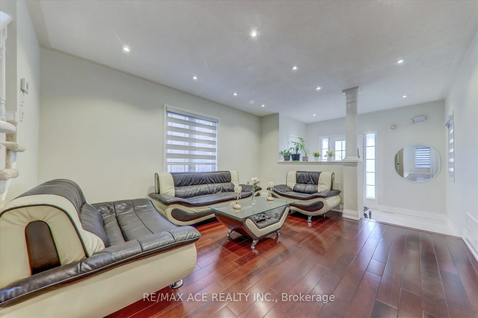 11 Middlecote Drive