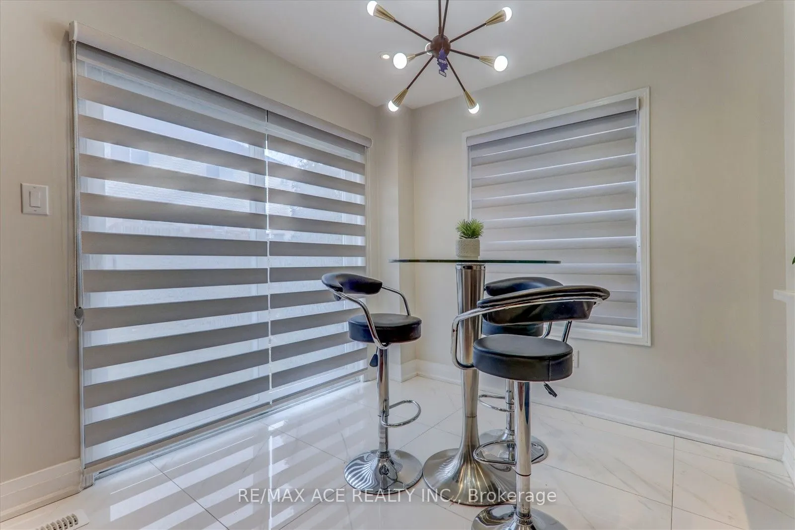 11 Middlecote Drive