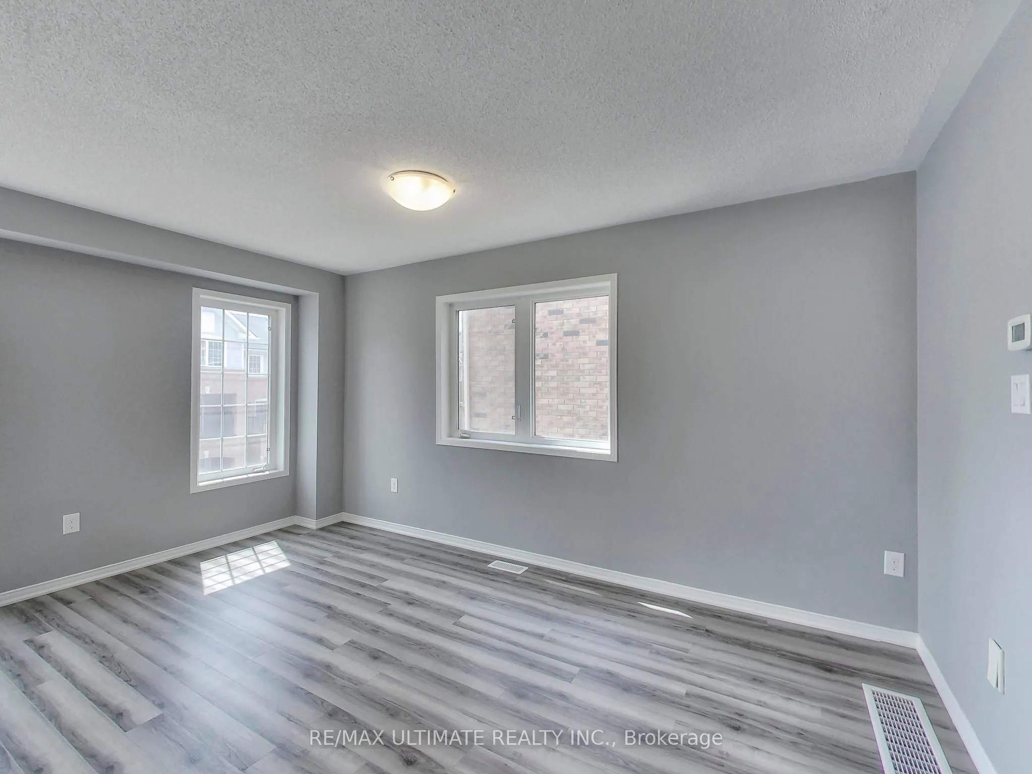 487 Rossland Road E